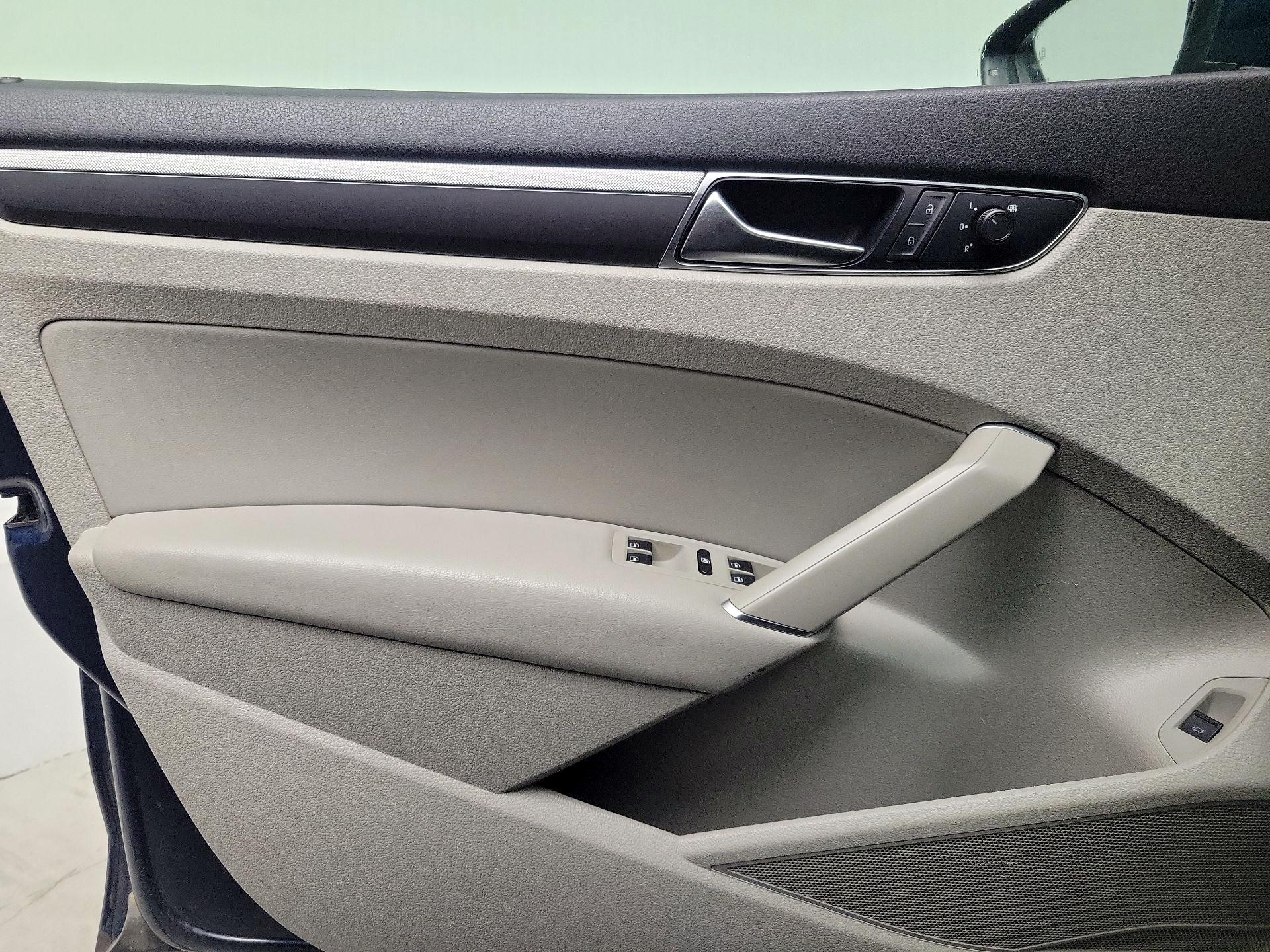 Thumbnail: 2018 Volkswagen Passat - 12