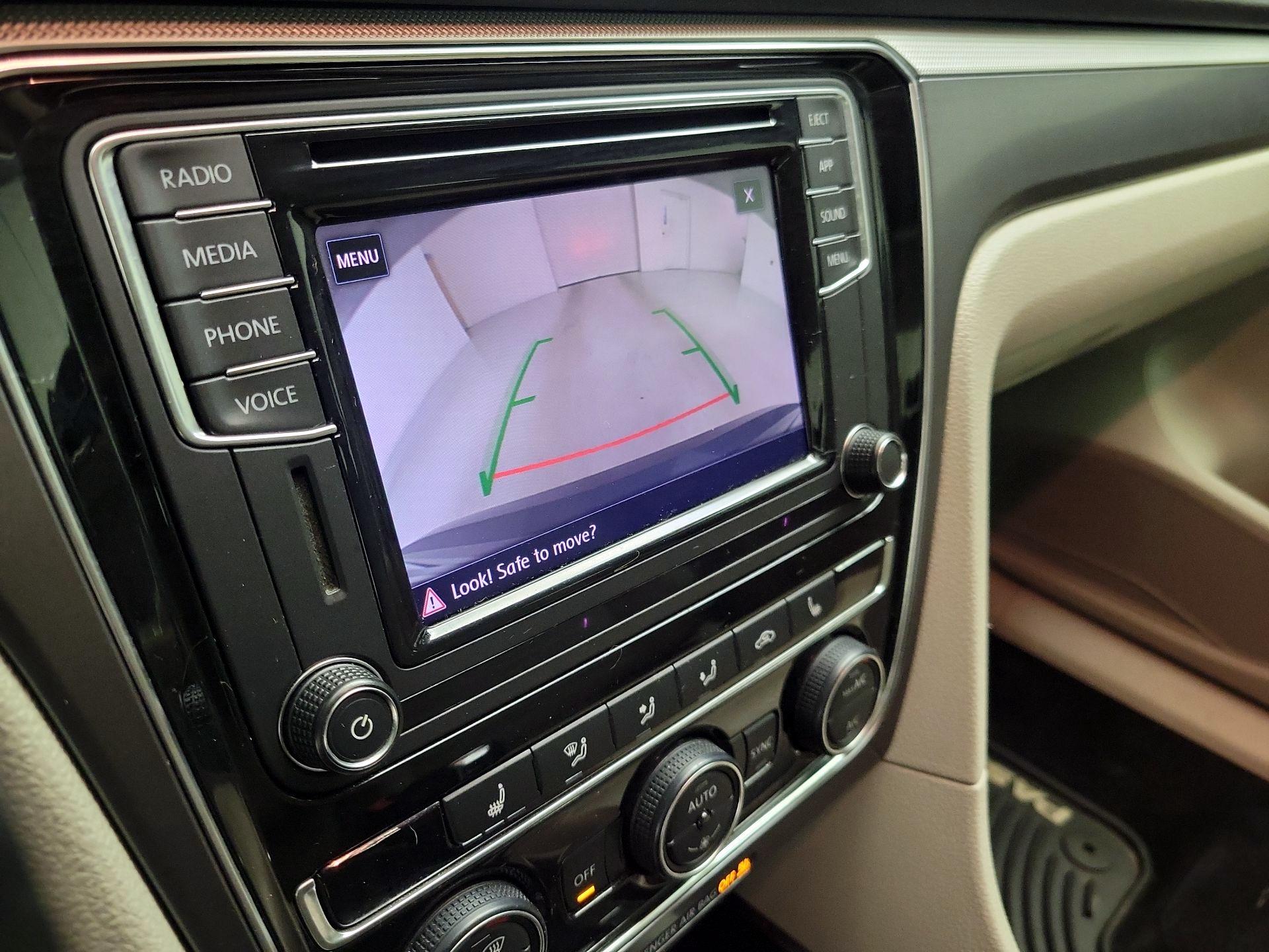 Thumbnail: 2018 Volkswagen Passat - 14