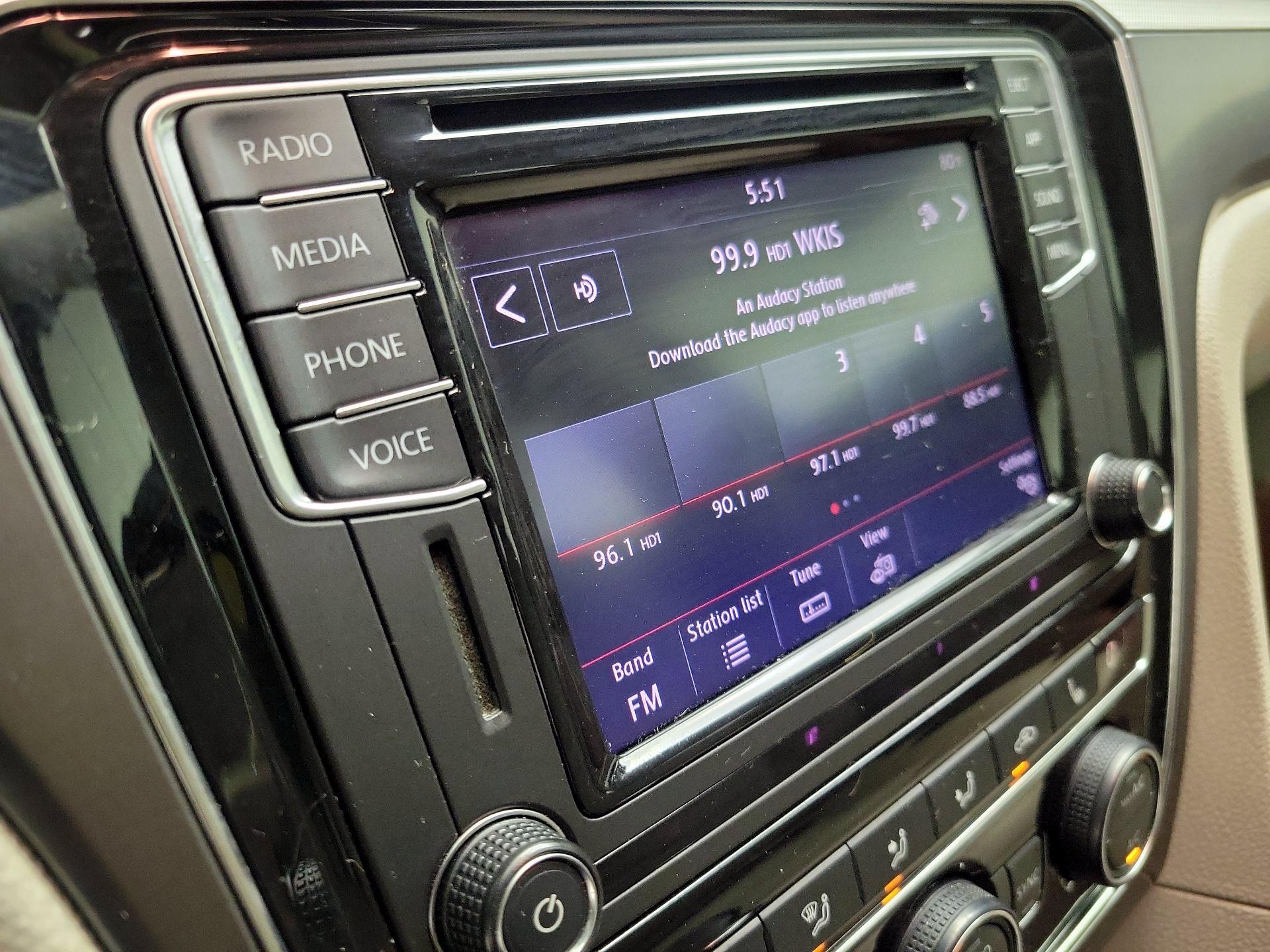 Thumbnail: 2018 Volkswagen Passat - 15