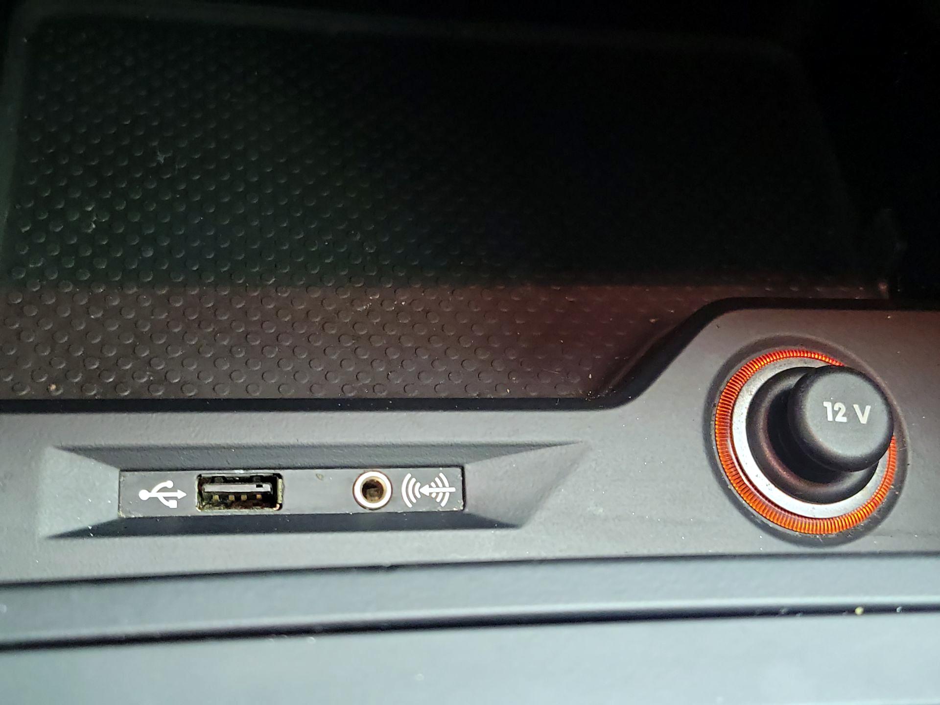 Thumbnail: 2018 Volkswagen Passat - 18