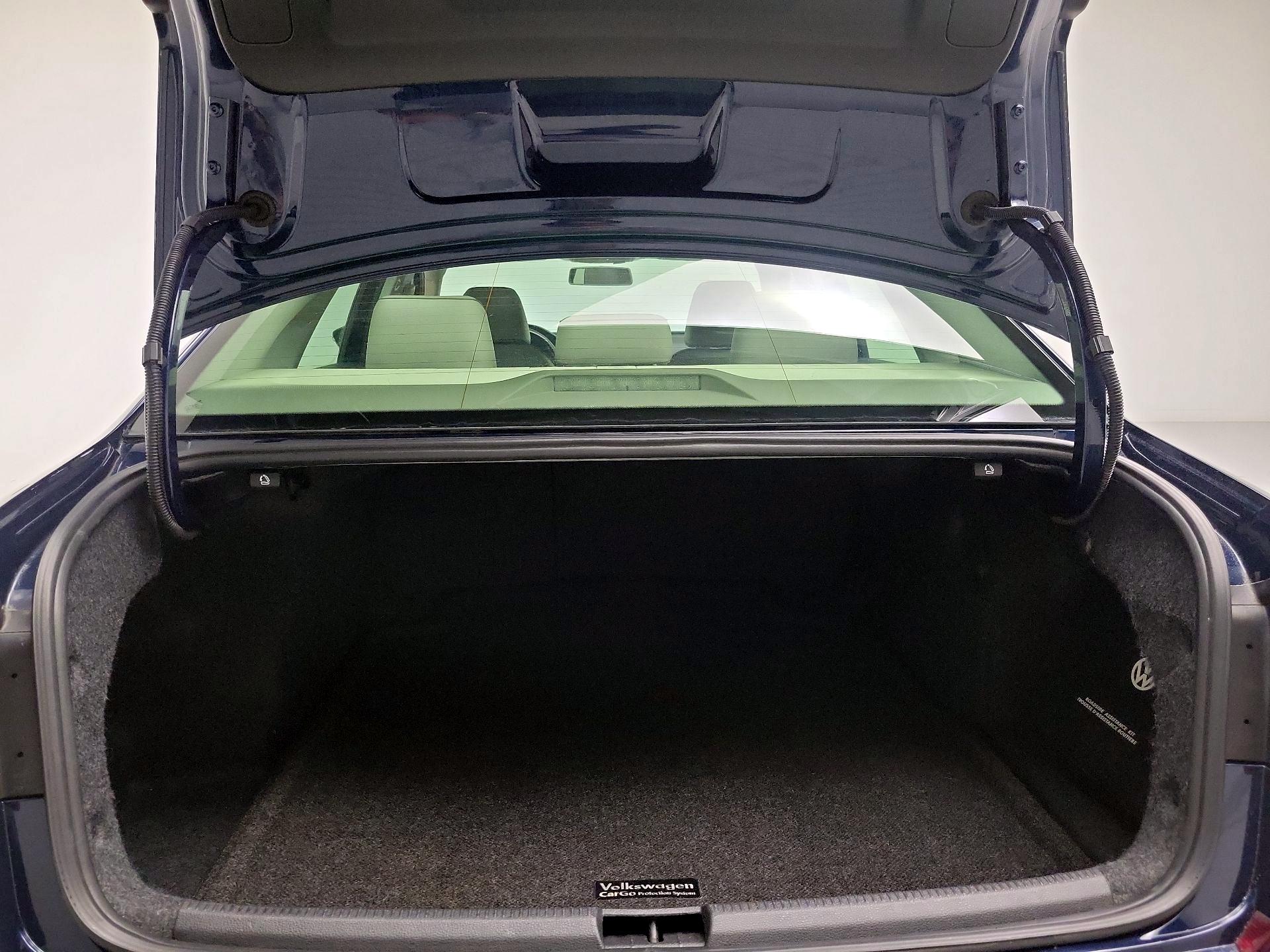 Thumbnail: 2018 Volkswagen Passat - 20