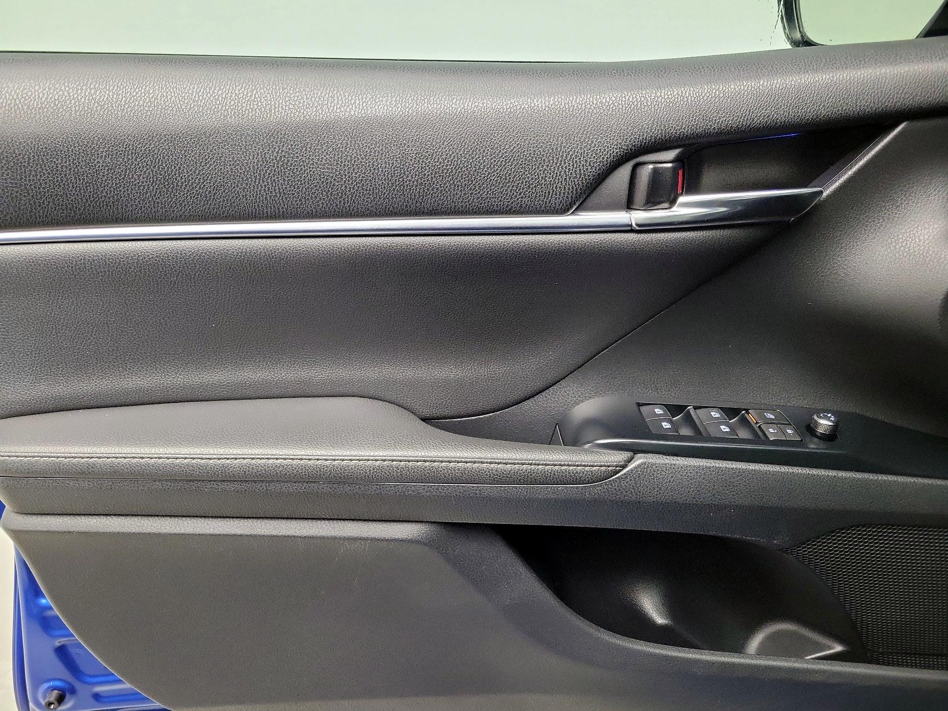 Thumbnail: 2019 Toyota Camry - 12