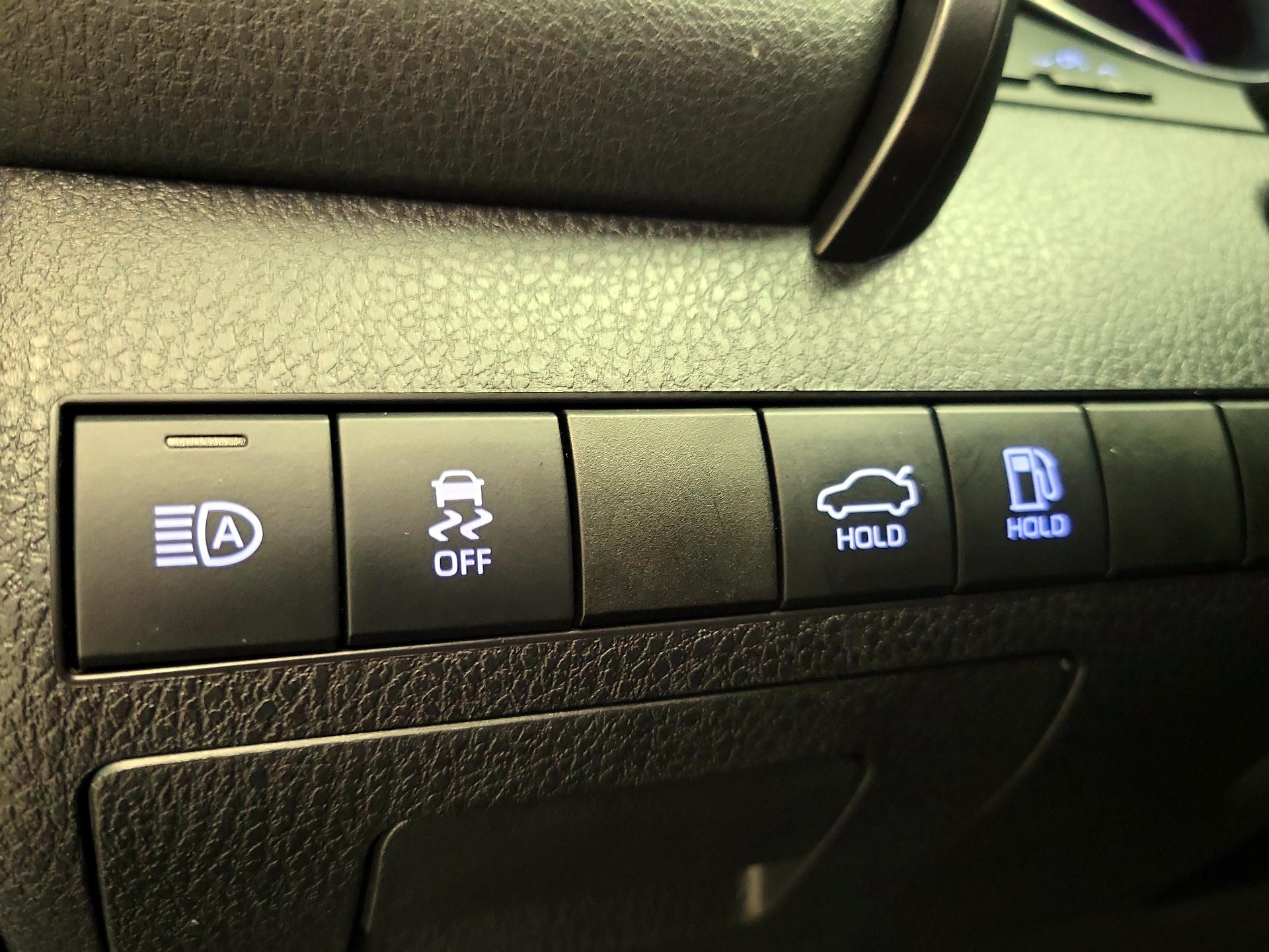 Thumbnail: 2019 Toyota Camry - 13