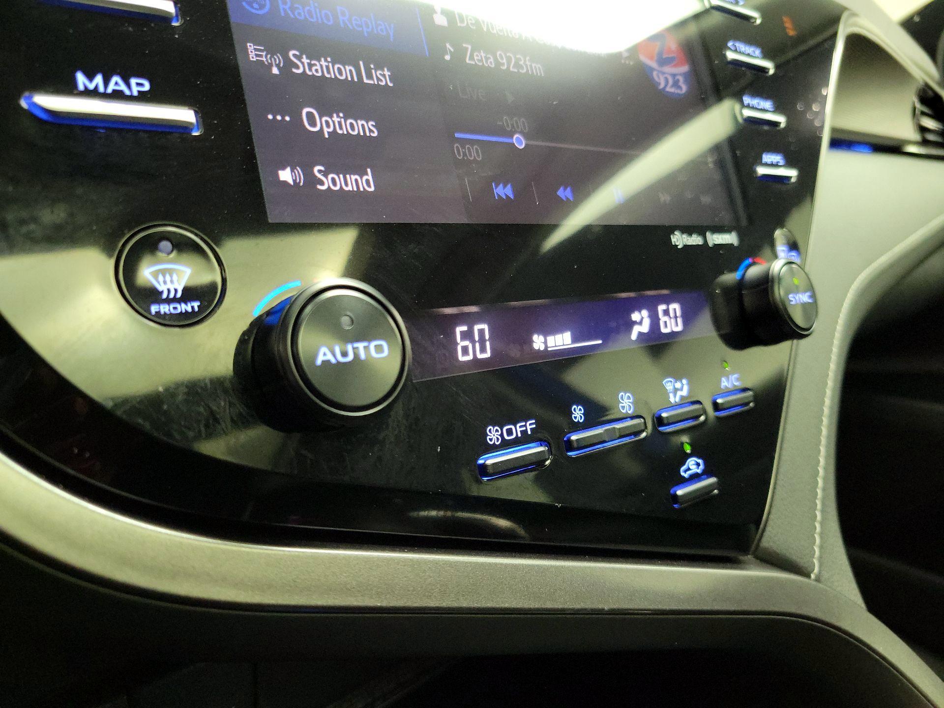 Thumbnail: 2019 Toyota Camry - 16