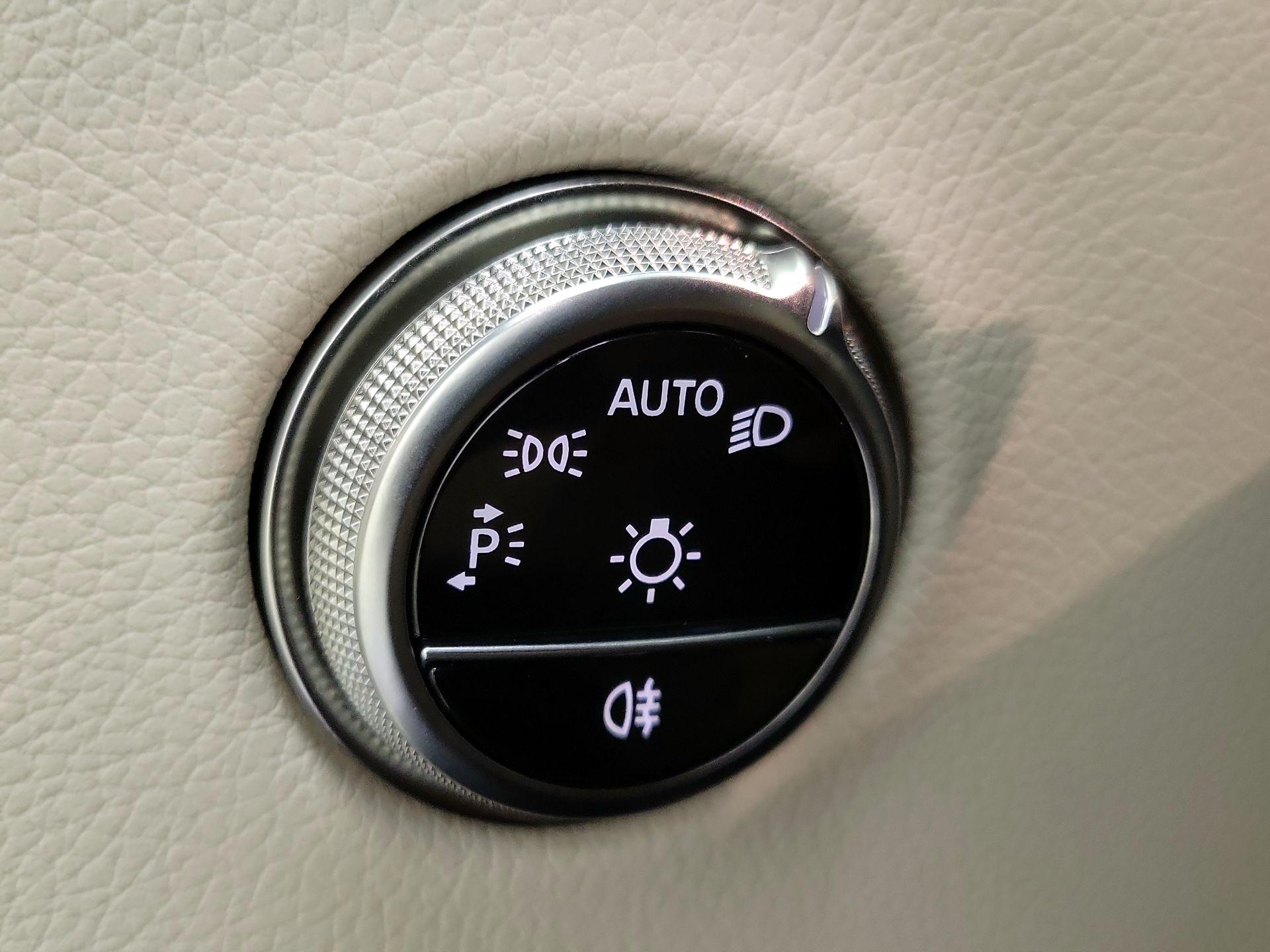 Thumbnail: 2025 Mercedes-Benz GLC - 13