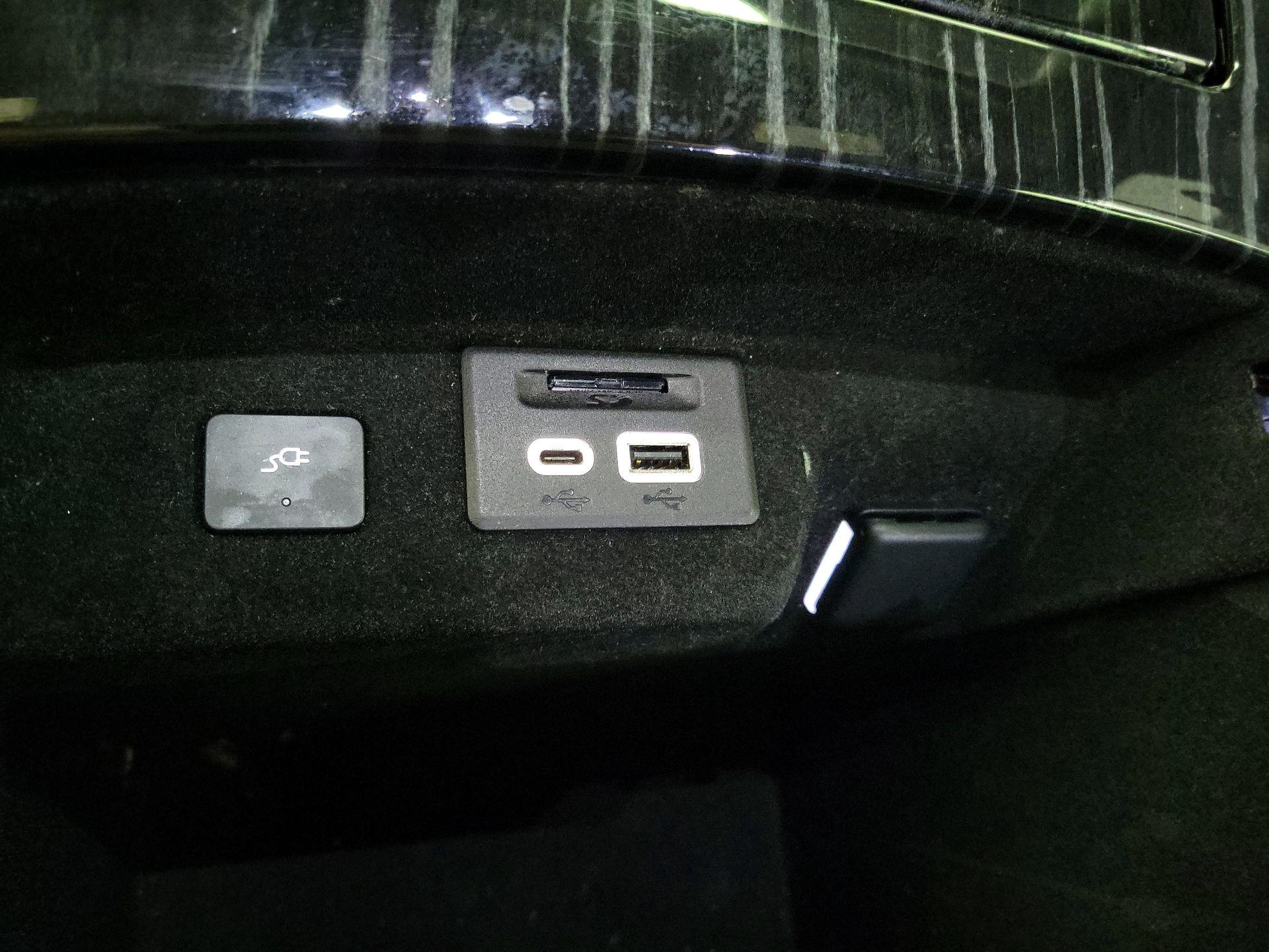 Thumbnail: 2022 Cadillac Escalade - 19