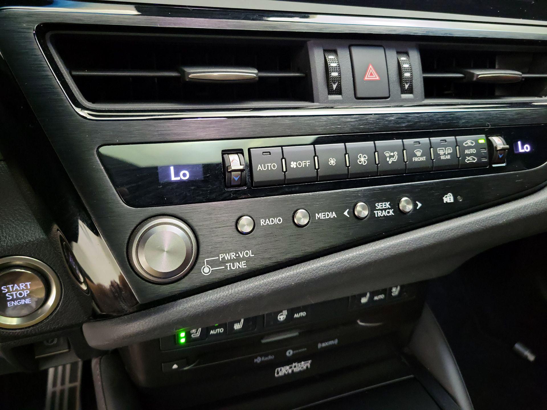 Thumbnail: 2022 Lexus ES - 17