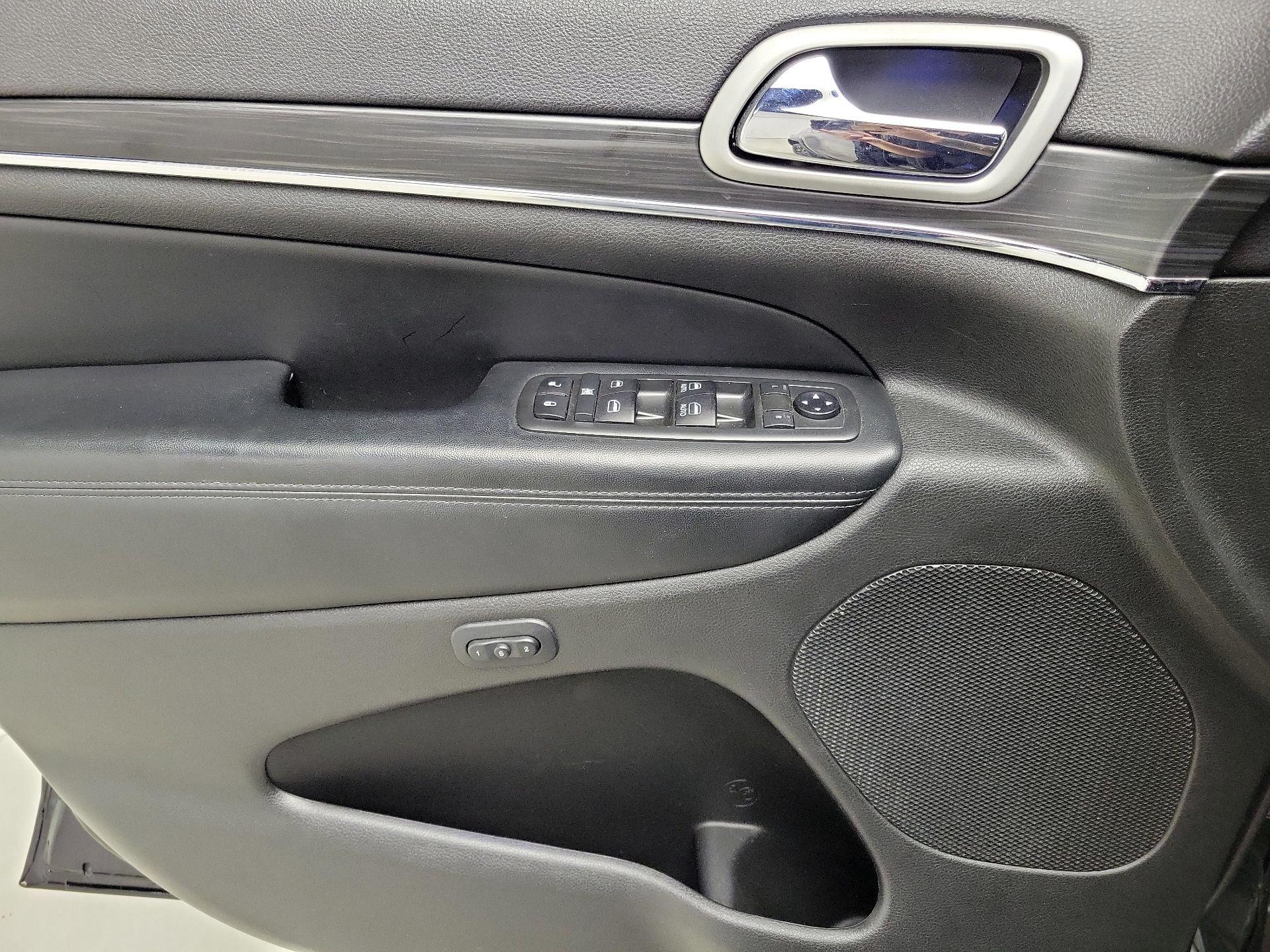 Thumbnail: 2020 Jeep Grand Cherokee - 12