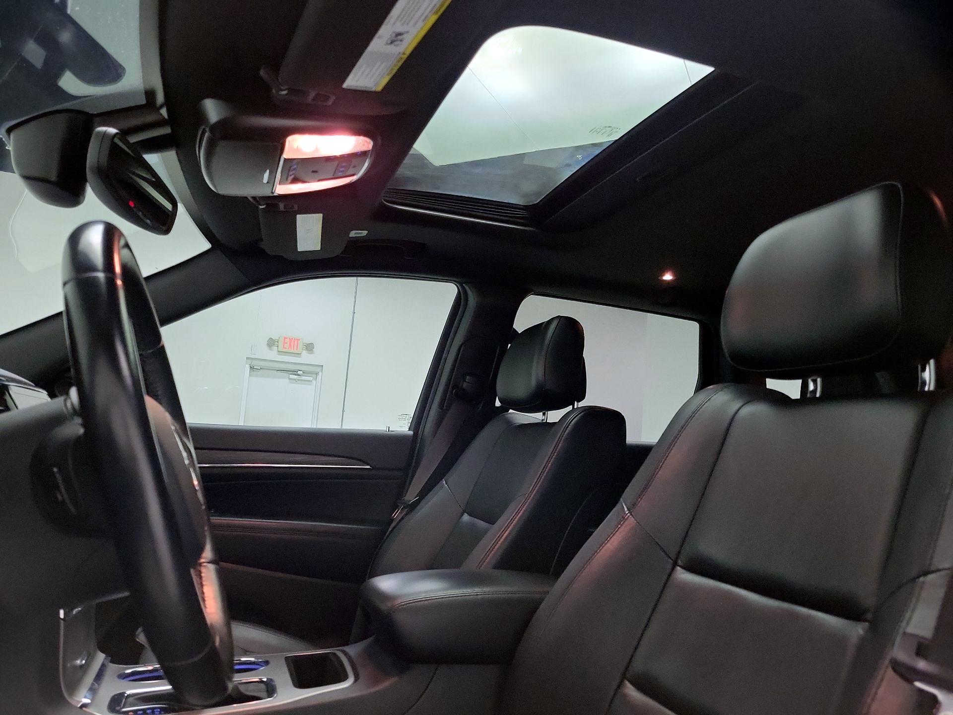 Thumbnail: 2020 Jeep Grand Cherokee - 20