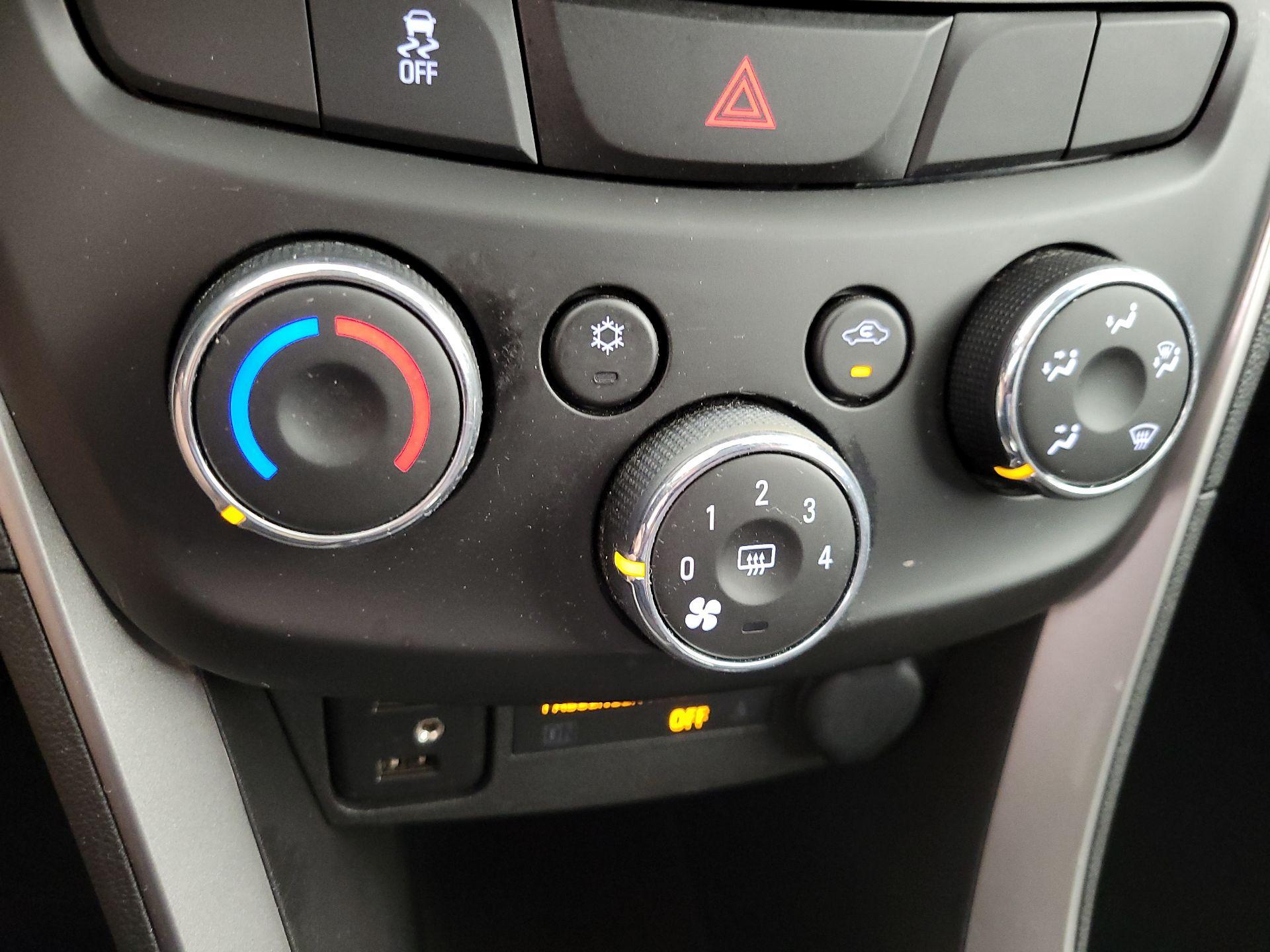 Thumbnail: 2020 Chevrolet Trax - 16