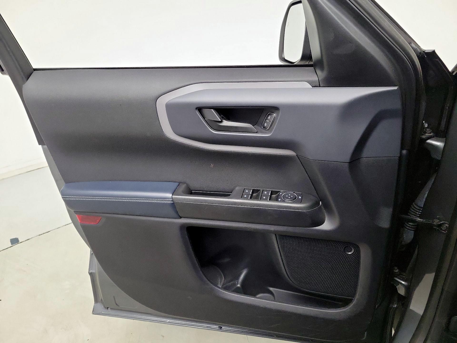 Thumbnail: 2022 Ford Bronco Sport - 12