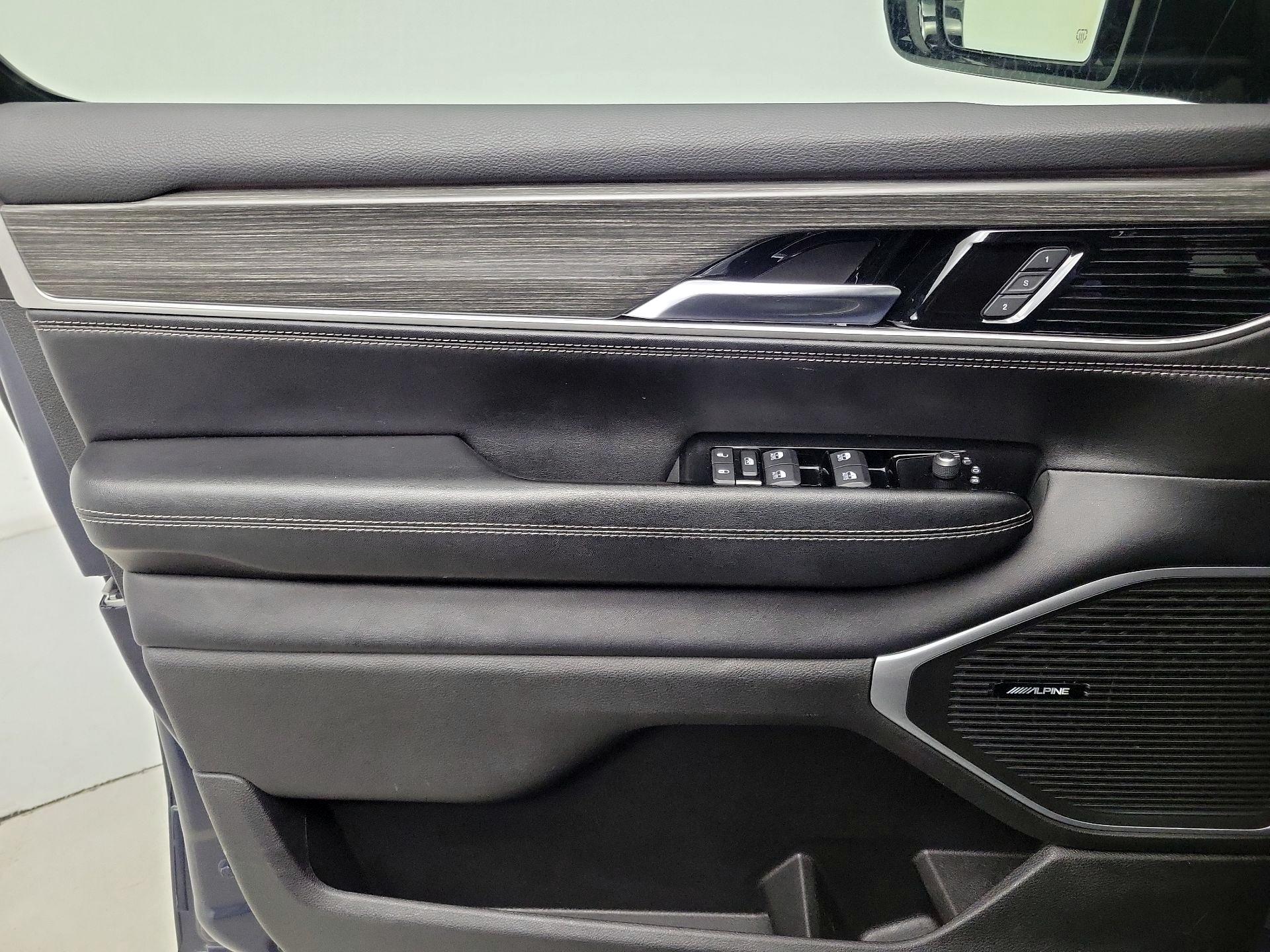 Thumbnail: 2023 Jeep Wagoneer - 12