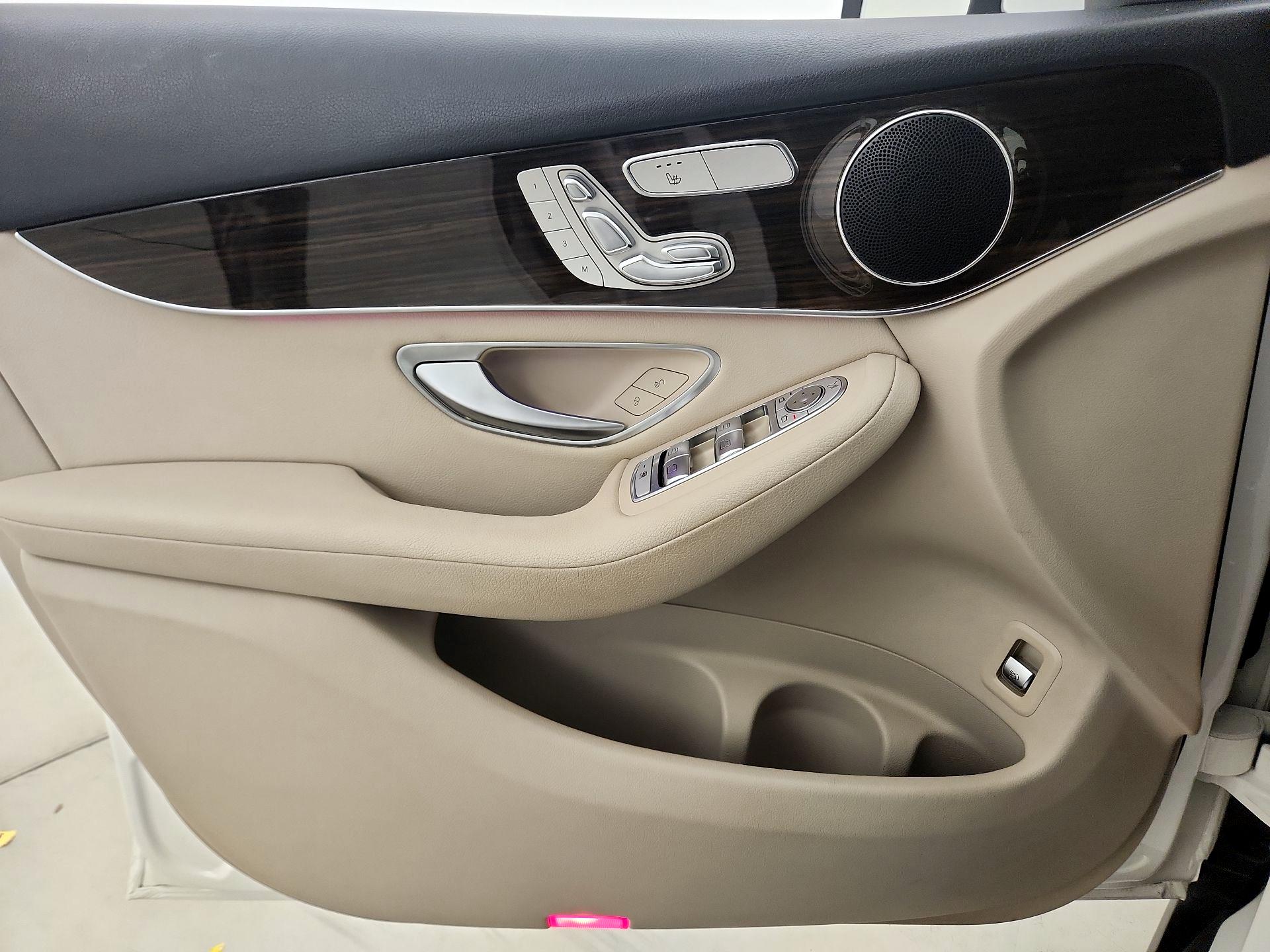 Thumbnail: 2022 Mercedes-Benz GLC - 12