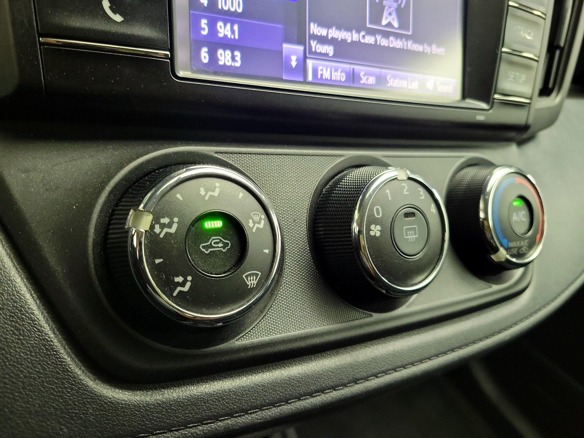 Thumbnail: 2016 Toyota RAV4 - 16