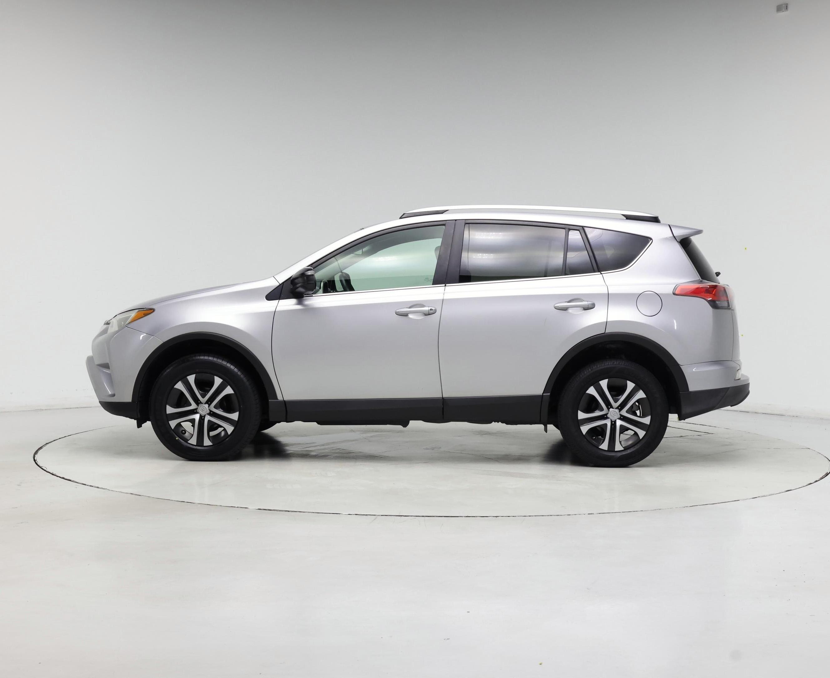 Thumbnail: 2016 Toyota RAV4 - 3