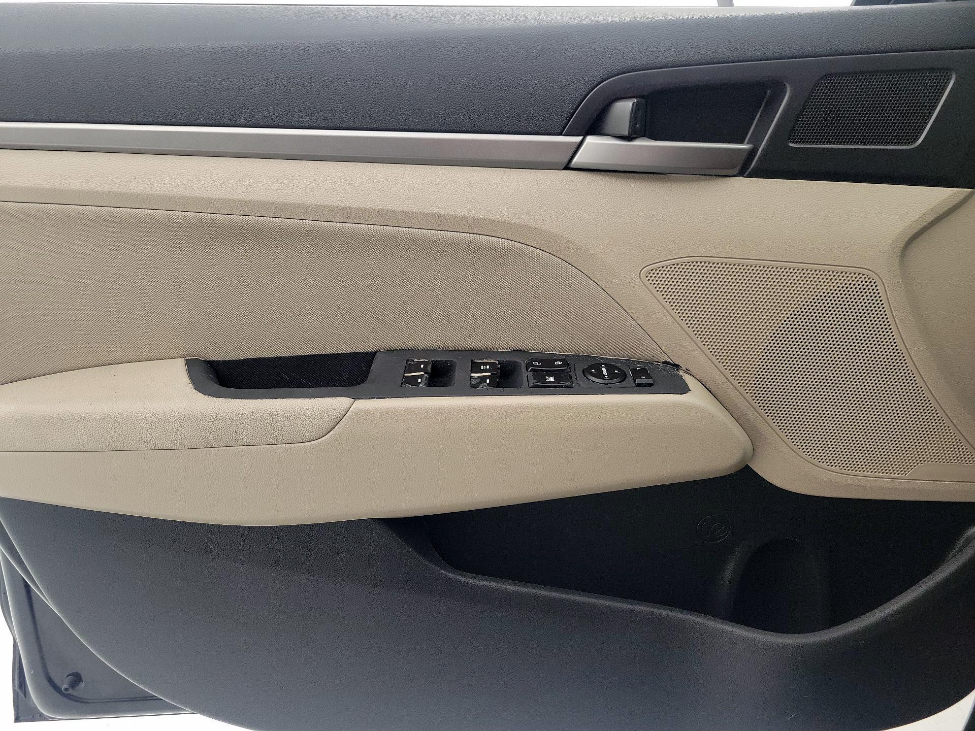 Thumbnail: 2018 Hyundai Elantra - 12