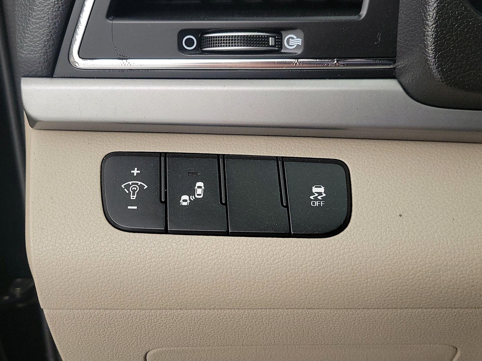 Thumbnail: 2018 Hyundai Elantra - 13