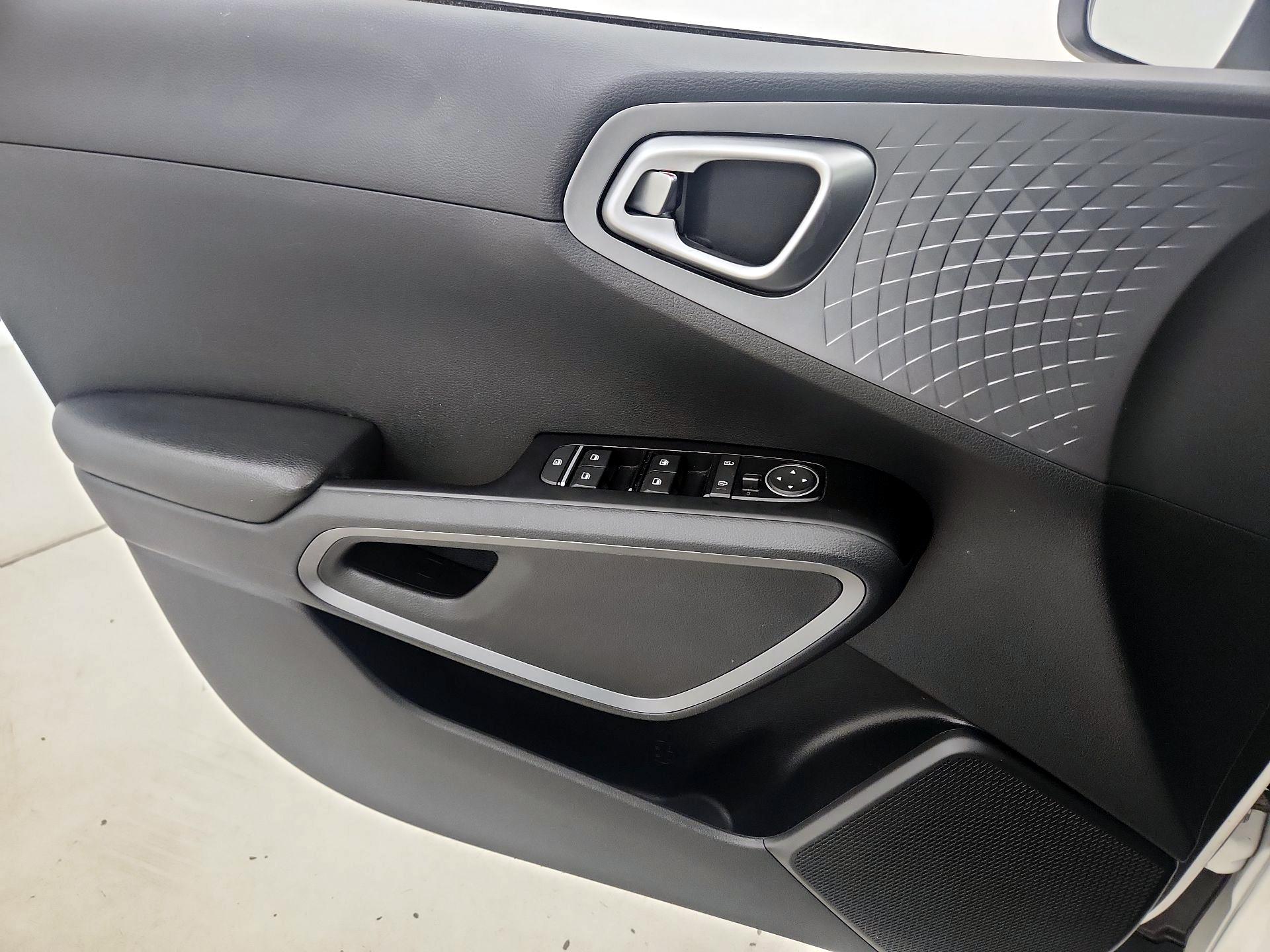 Thumbnail: 2020 Kia Soul - 12