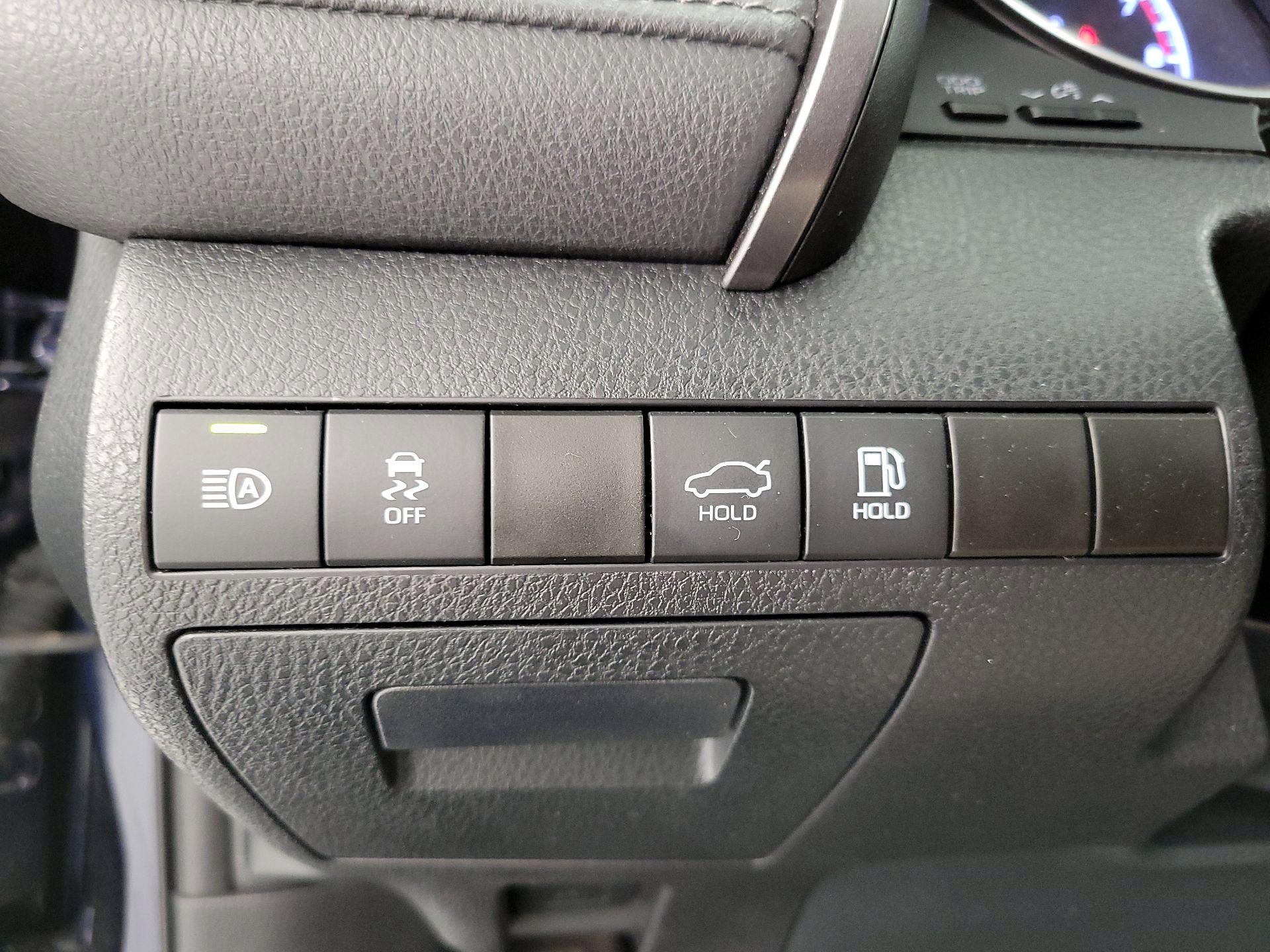 Thumbnail: 2022 Toyota Camry - 13