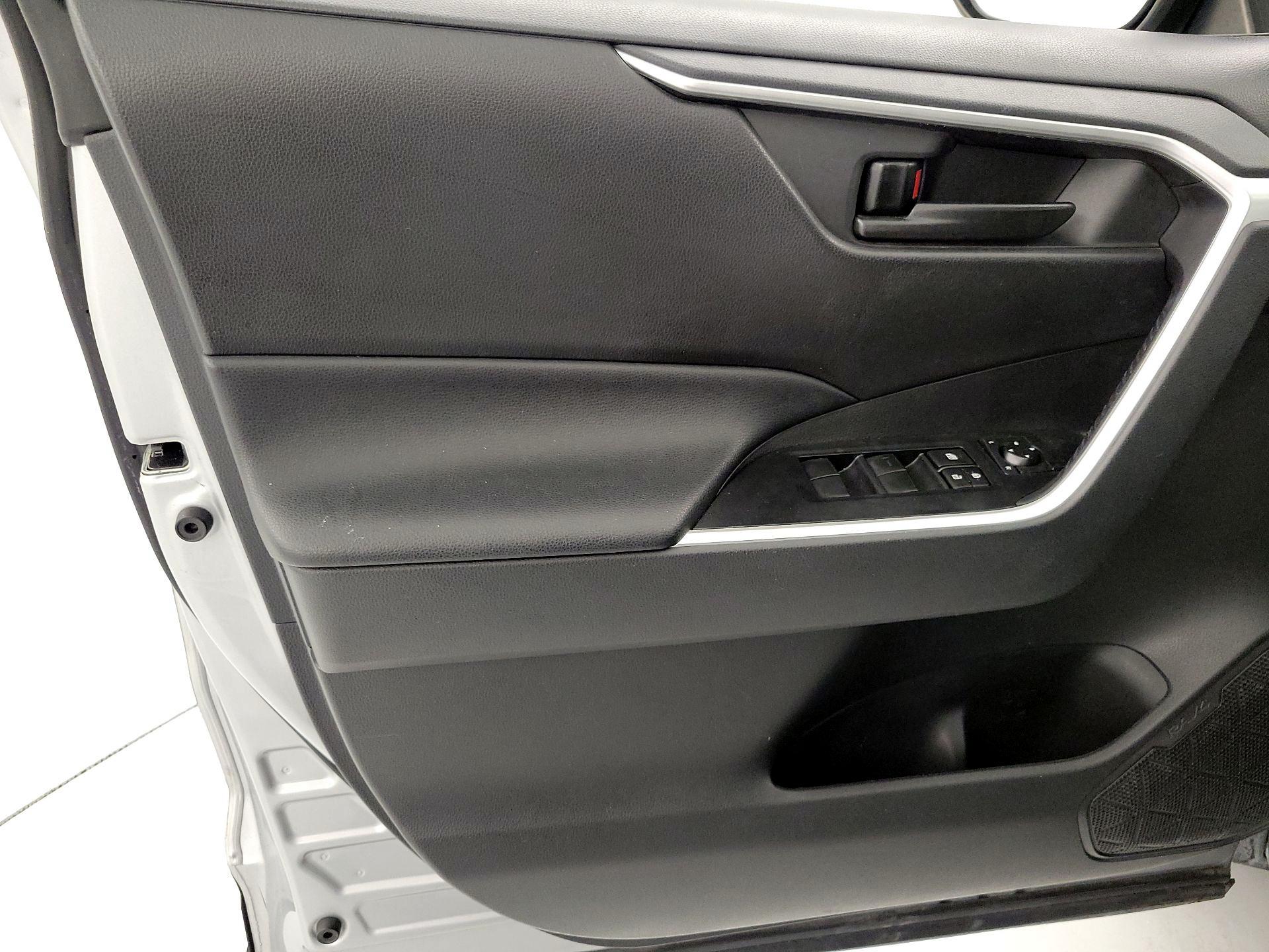 Thumbnail: 2021 Toyota RAV4 - 12