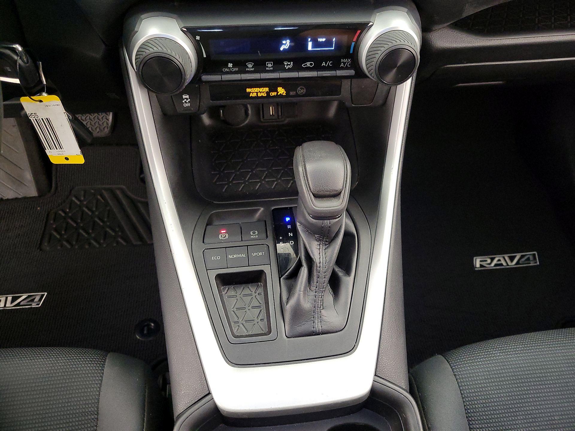 Thumbnail: 2021 Toyota RAV4 - 17