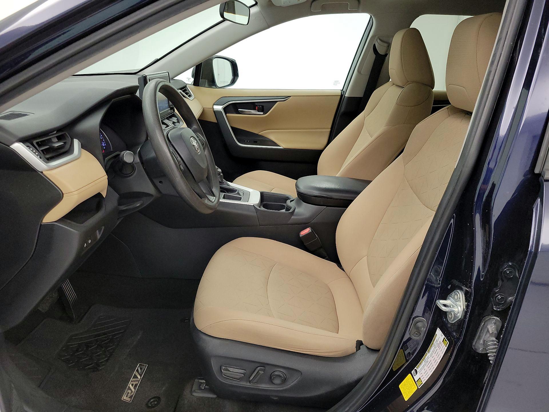 Thumbnail: 2021 Toyota RAV4 - 11