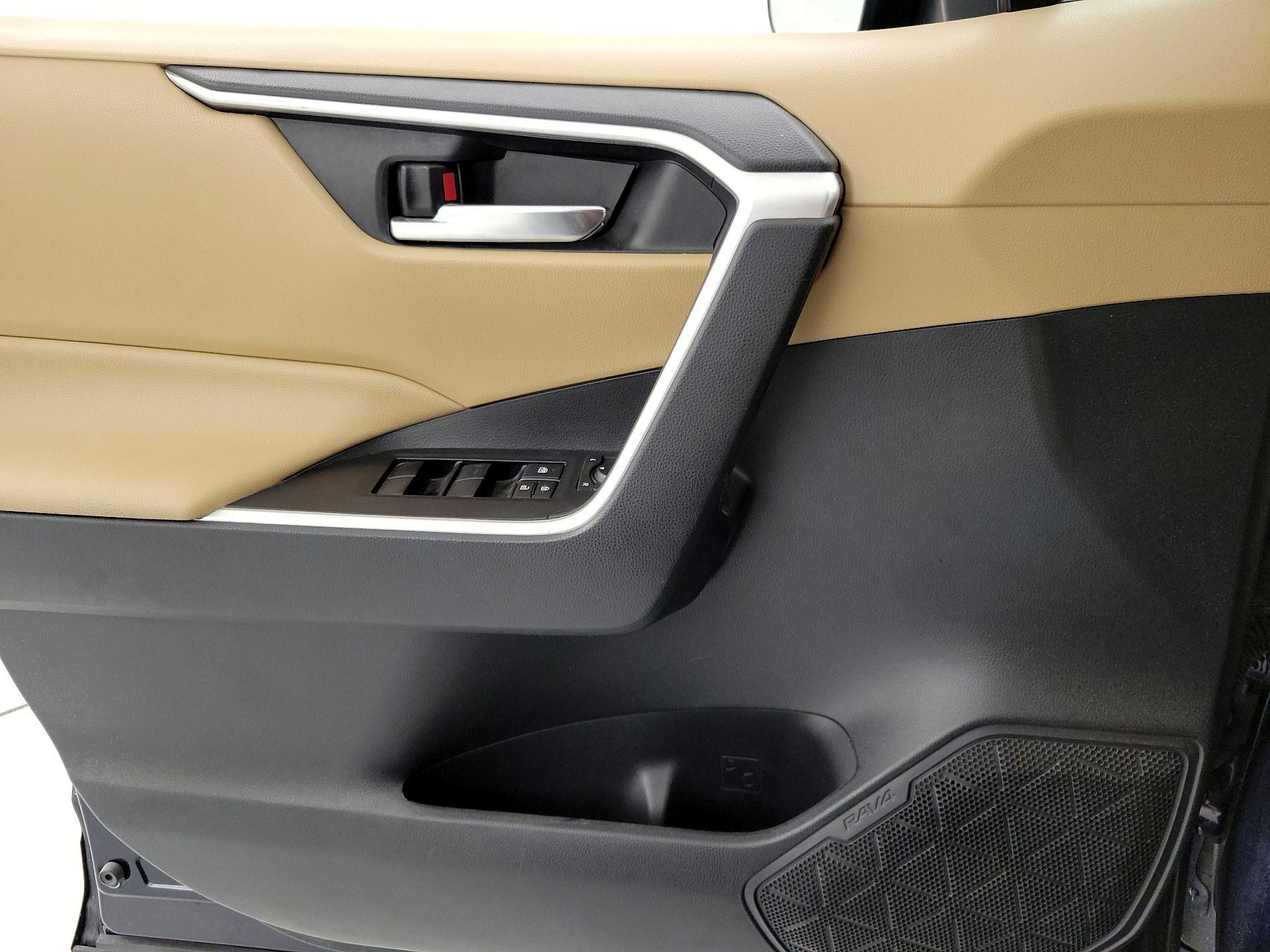 Thumbnail: 2021 Toyota RAV4 - 12