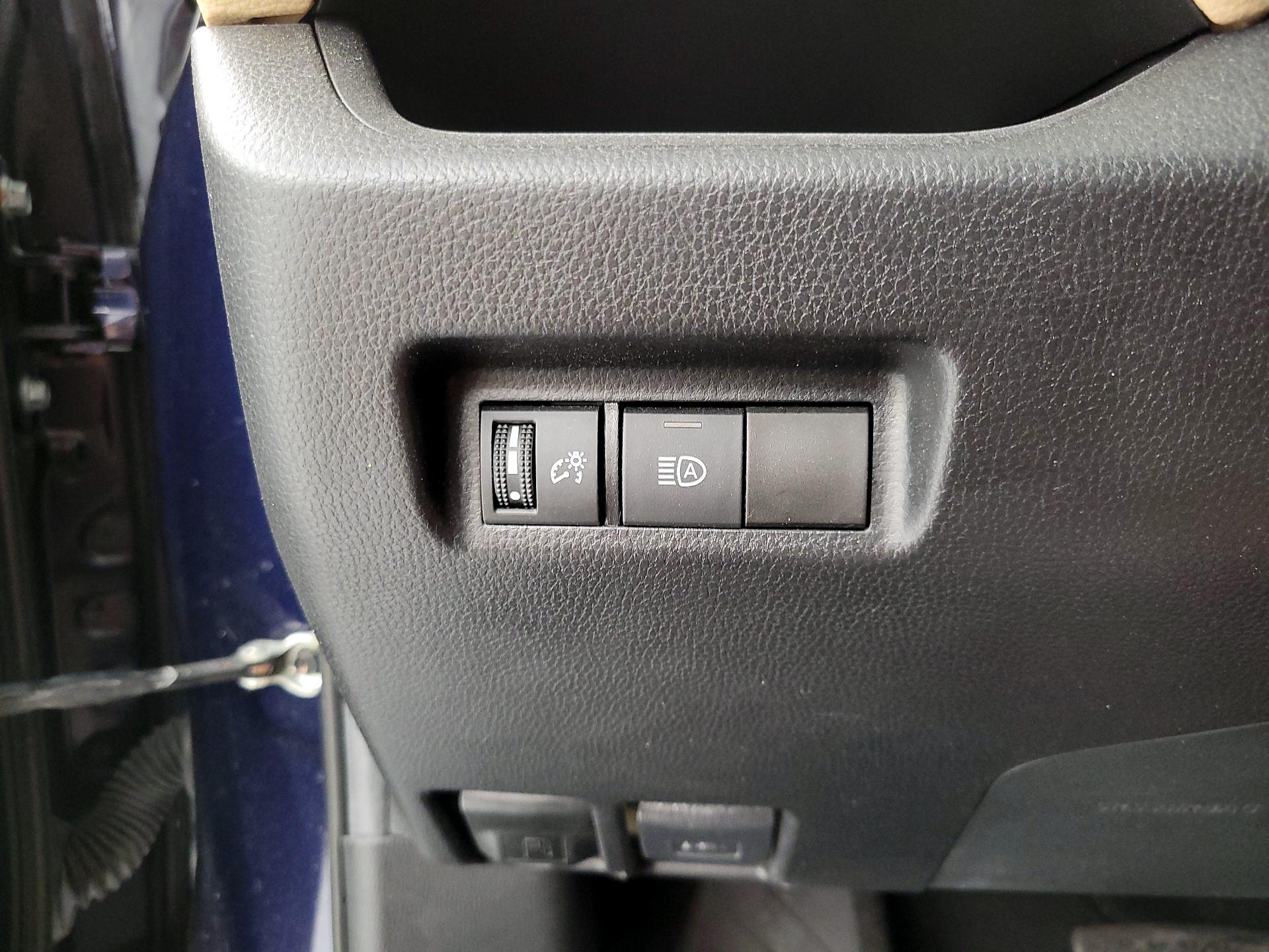 Thumbnail: 2021 Toyota RAV4 - 13