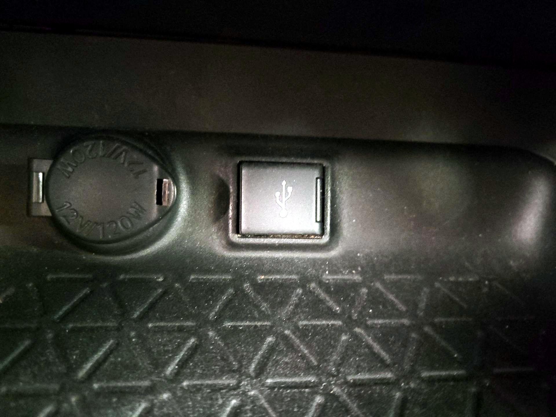 Thumbnail: 2021 Toyota RAV4 - 18