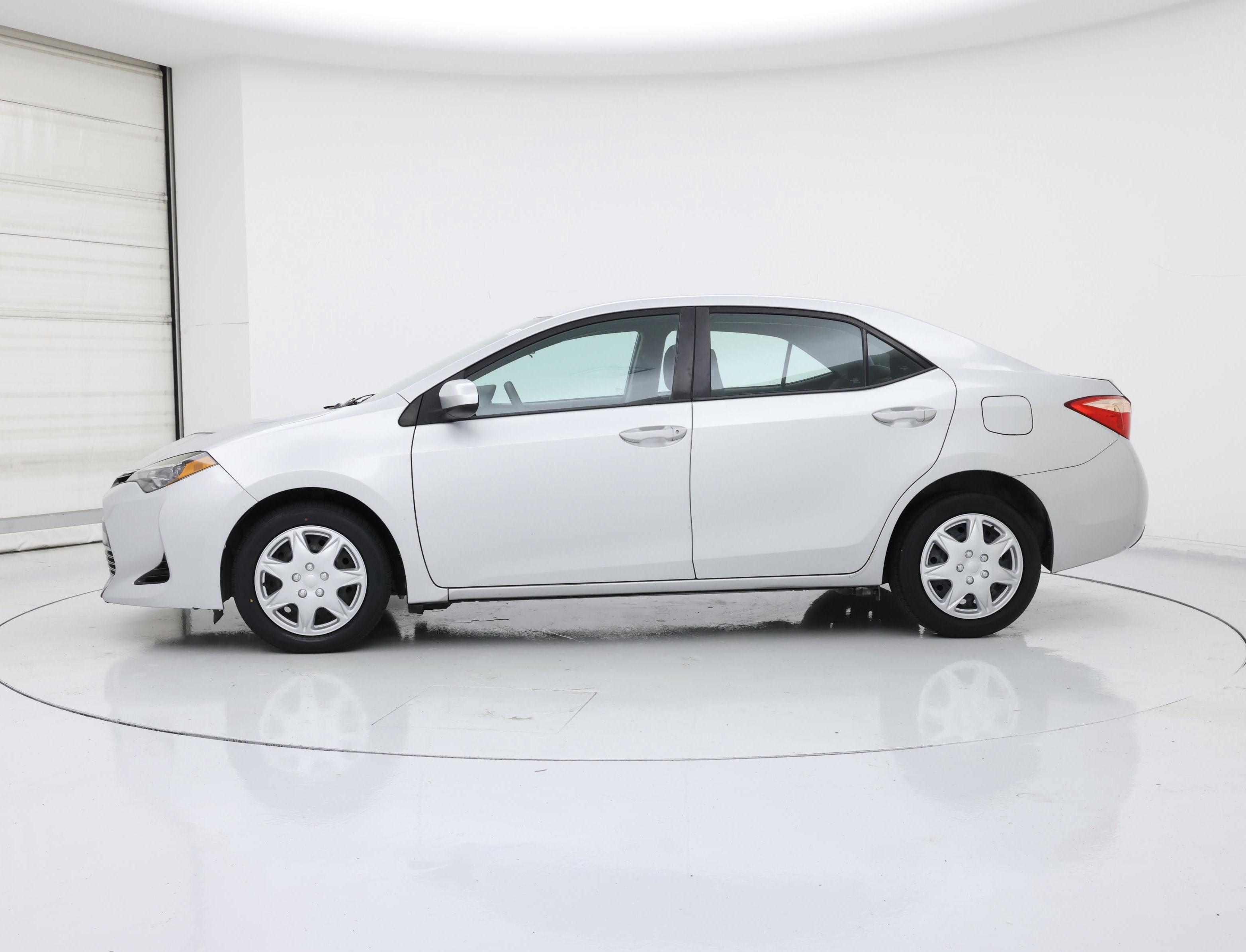 Thumbnail: 2018 Toyota Corolla - 3