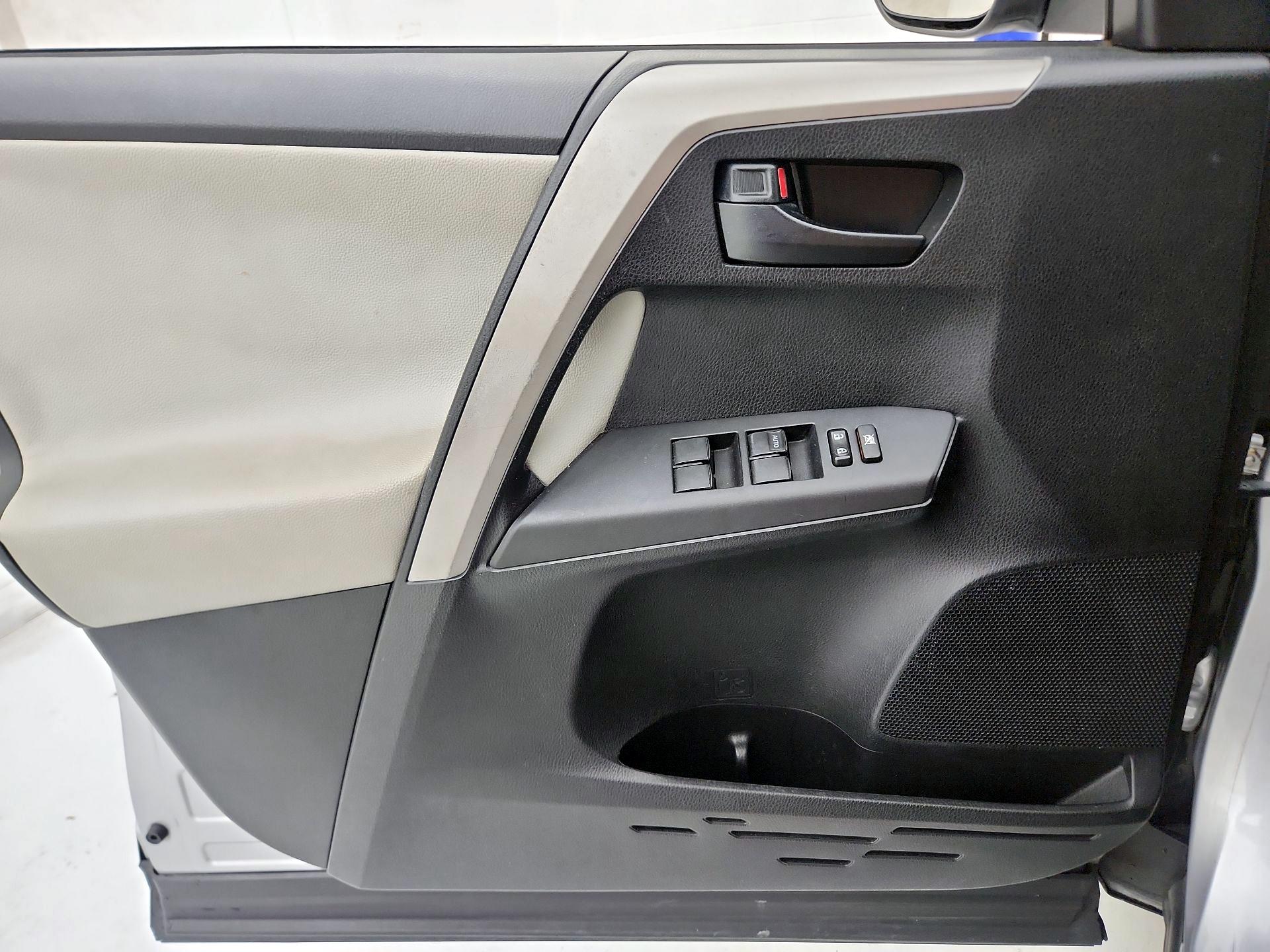 Thumbnail: 2017 Toyota RAV4 - 12