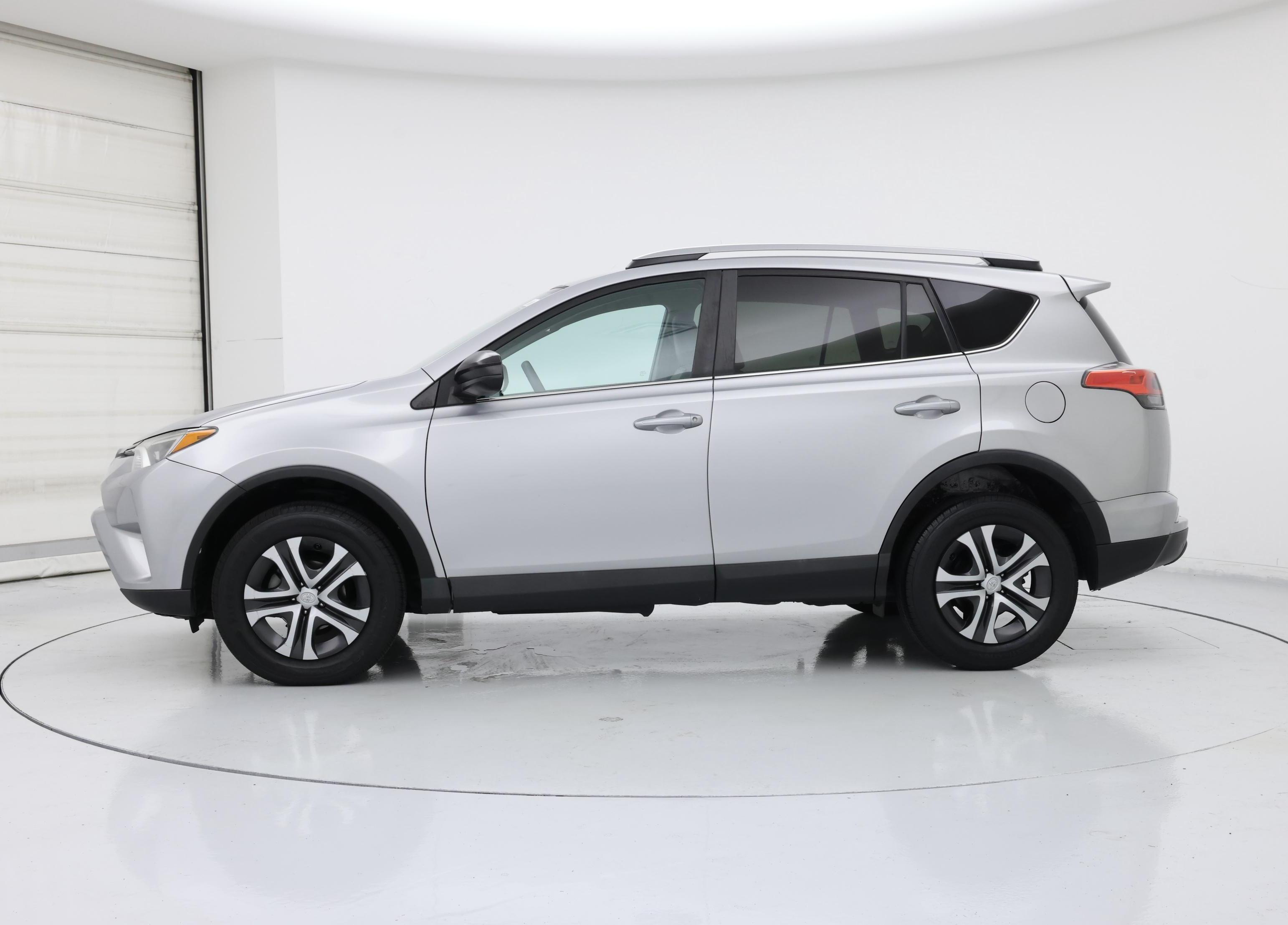 Thumbnail: 2017 Toyota RAV4 - 3