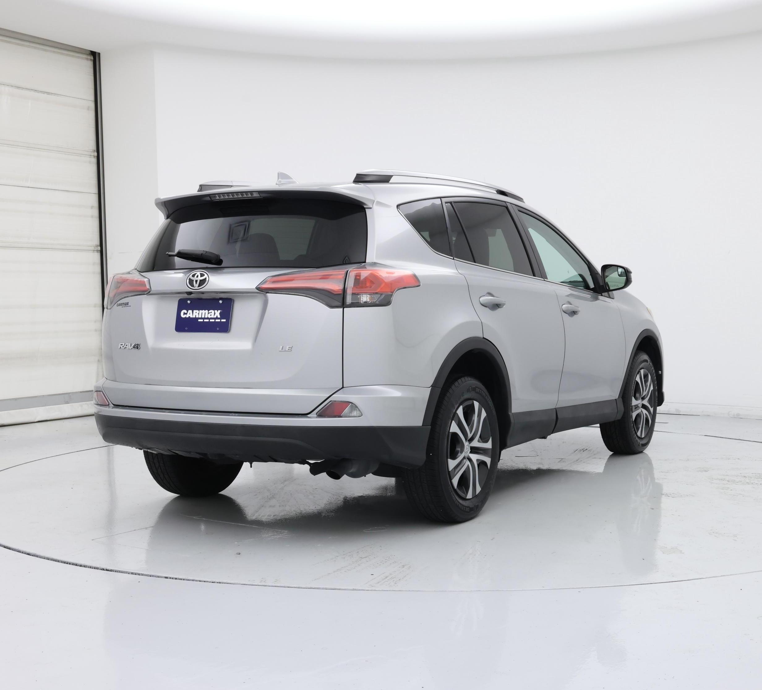 Thumbnail: 2017 Toyota RAV4 - 8