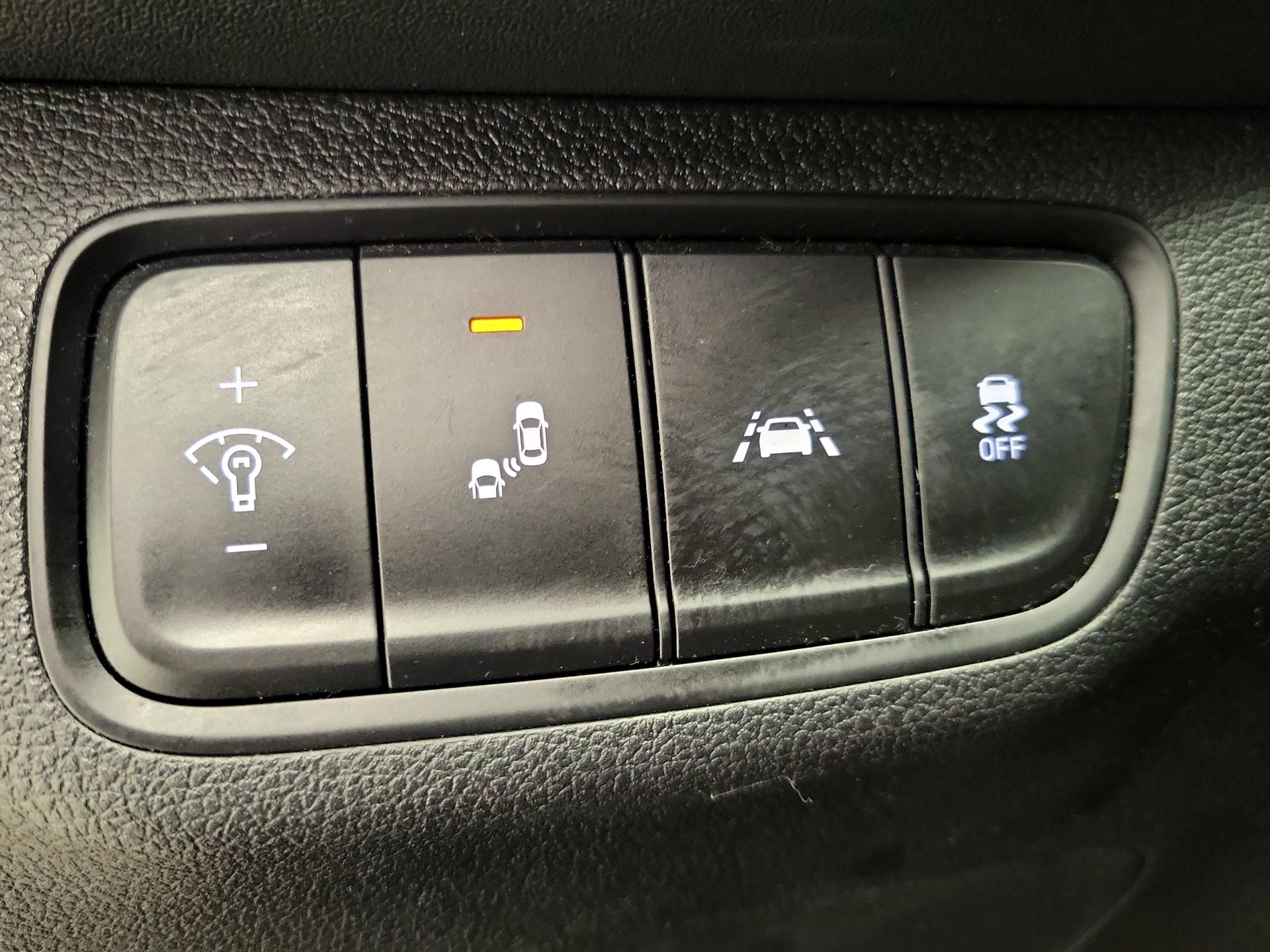 Thumbnail: 2019 Hyundai Santa Fe - 13