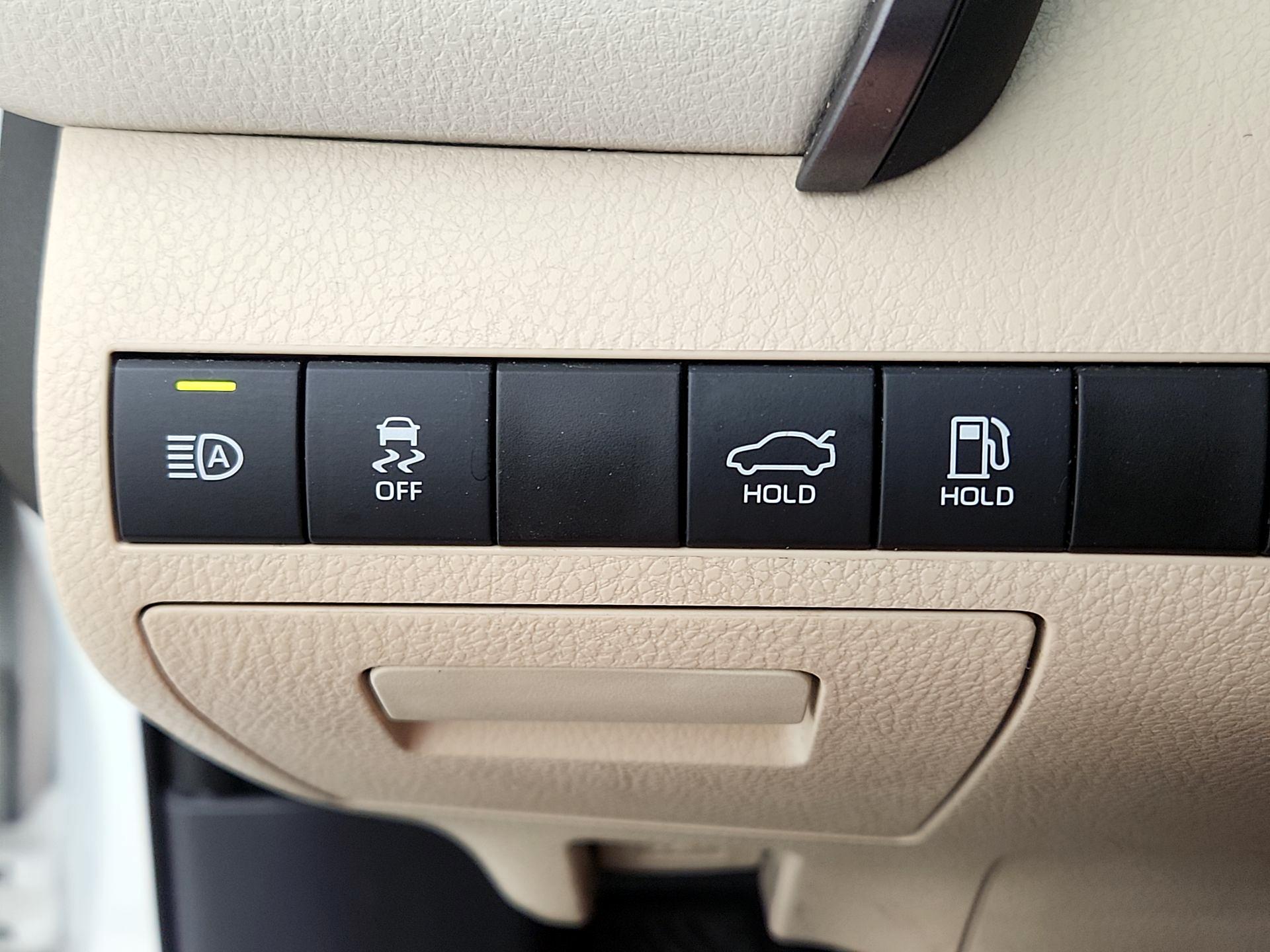 Thumbnail: 2021 Toyota Camry - 13