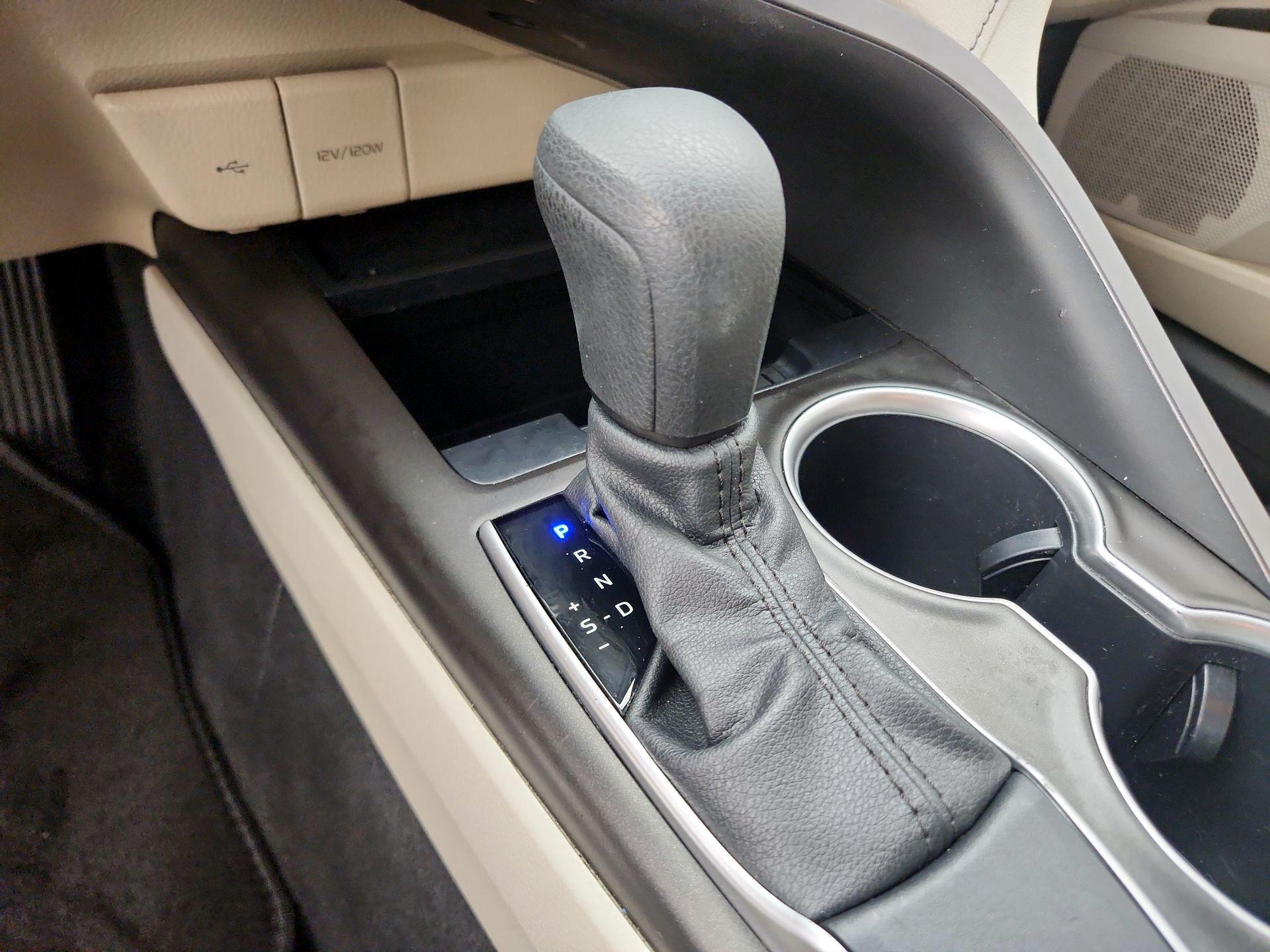 Thumbnail: 2021 Toyota Camry - 17