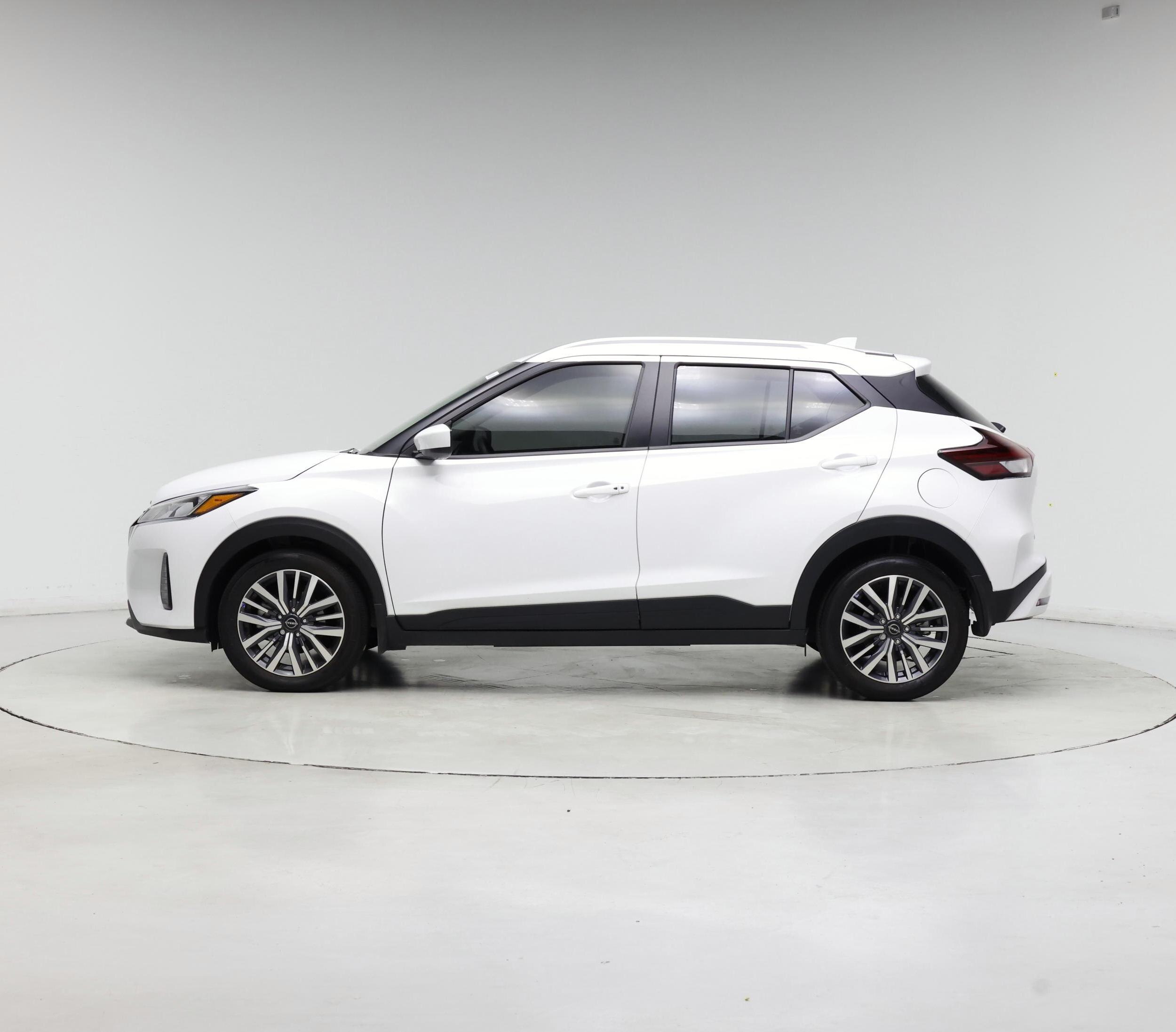 Thumbnail: 2023 Nissan Kicks - 3