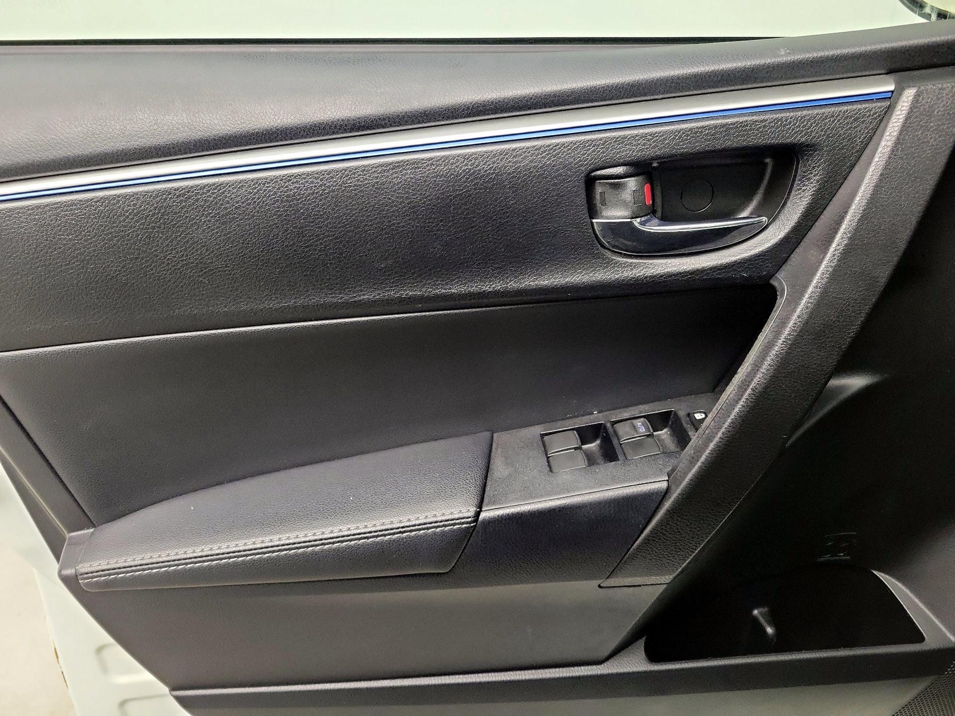 Thumbnail: 2015 Toyota Corolla - 12