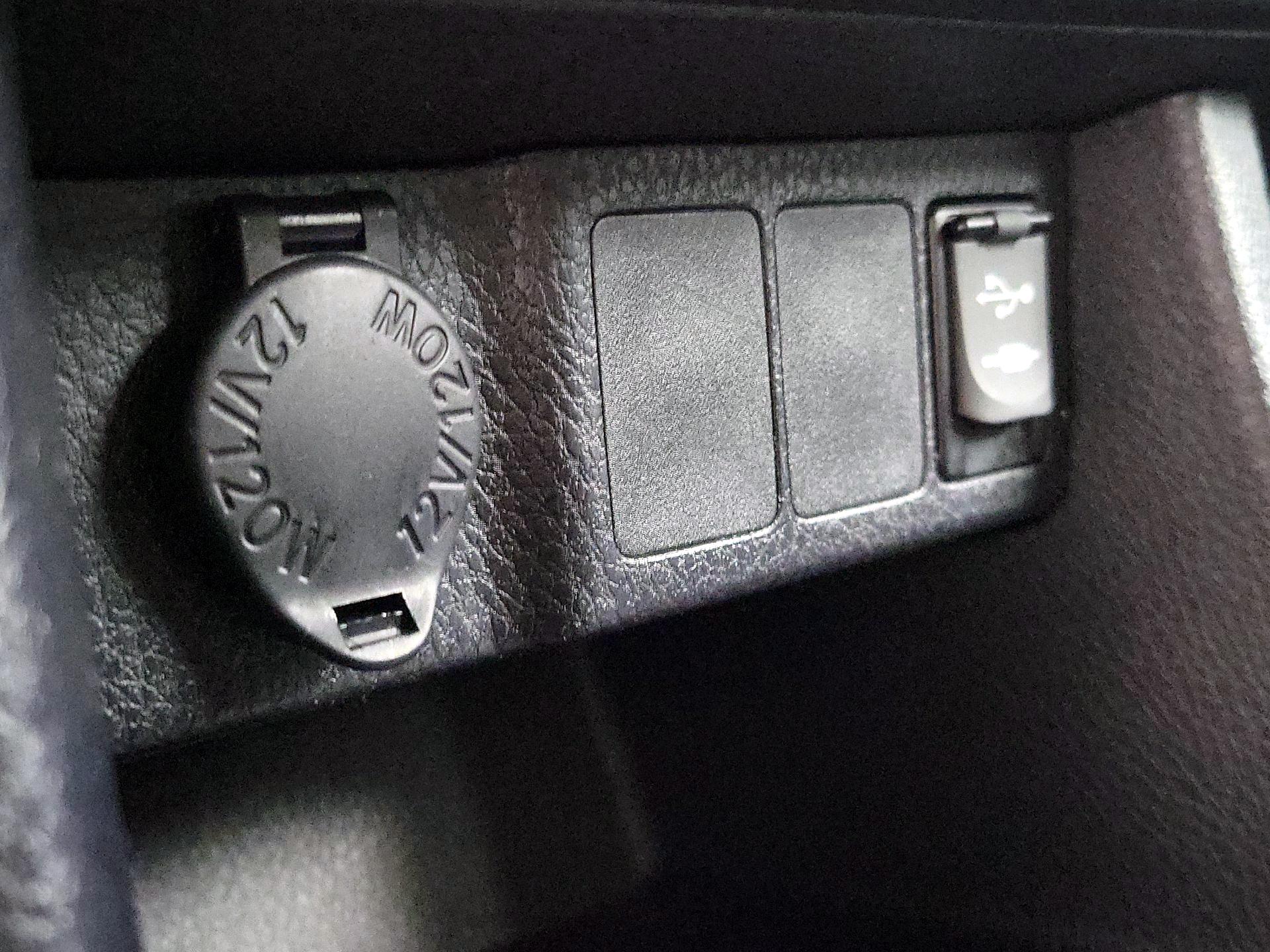 Thumbnail: 2015 Toyota Corolla - 18