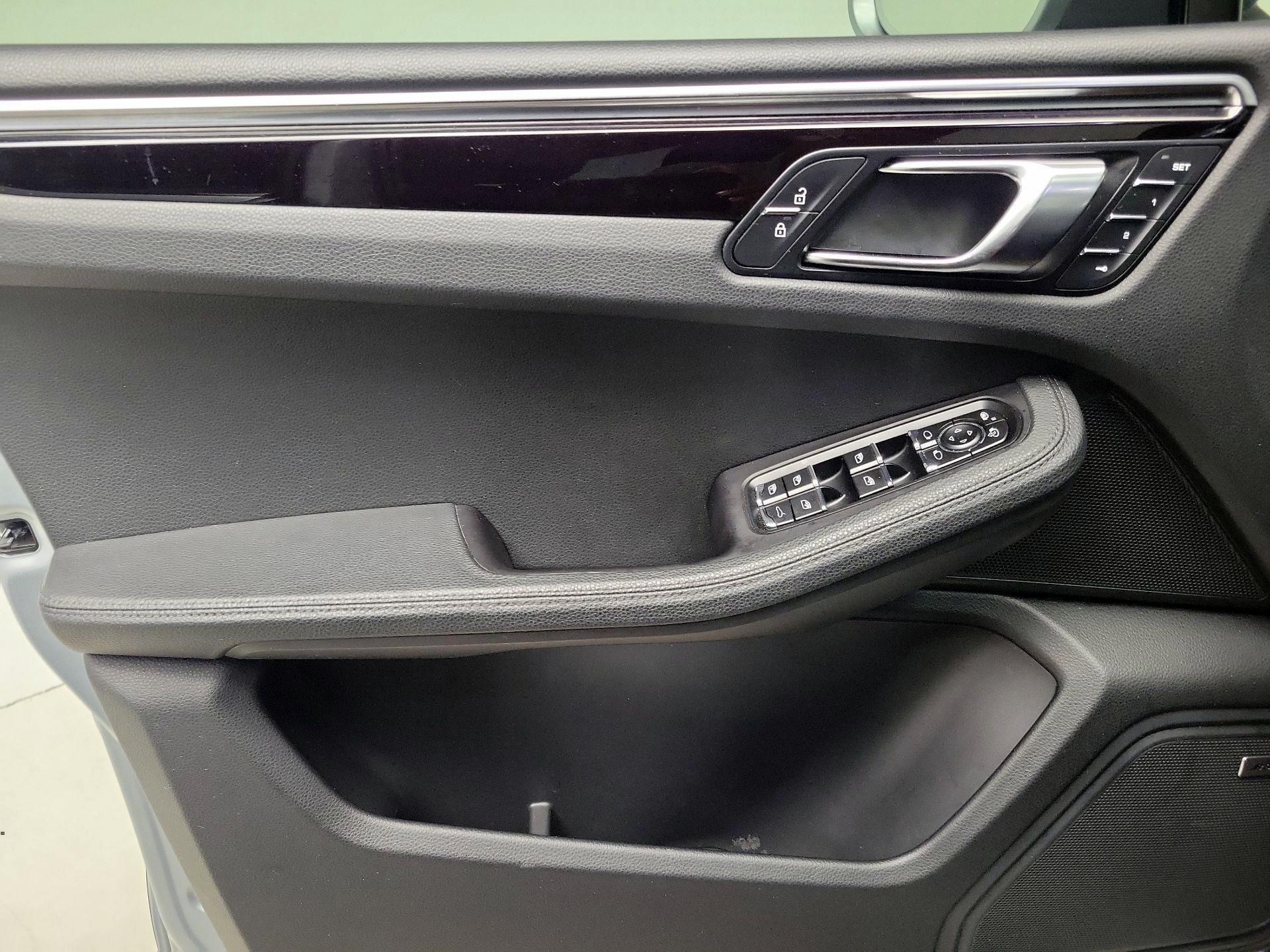 Thumbnail: 2021 Porsche Macan - 12