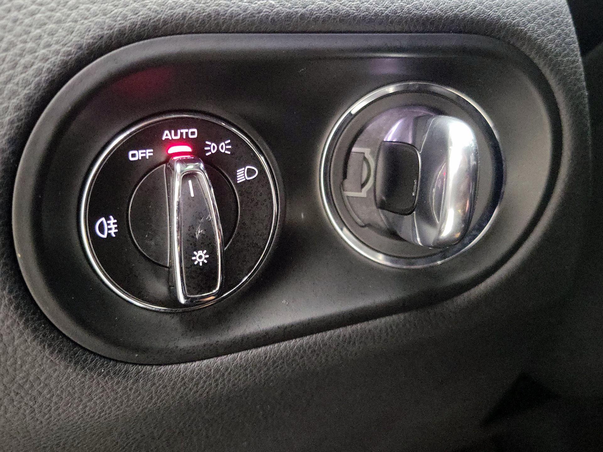 Thumbnail: 2021 Porsche Macan - 13