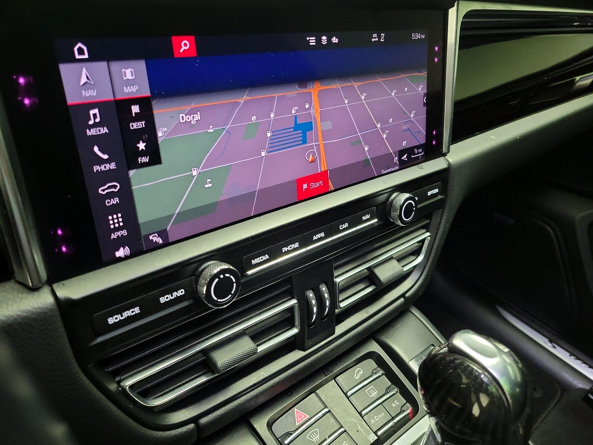 Thumbnail: 2021 Porsche Macan - 14