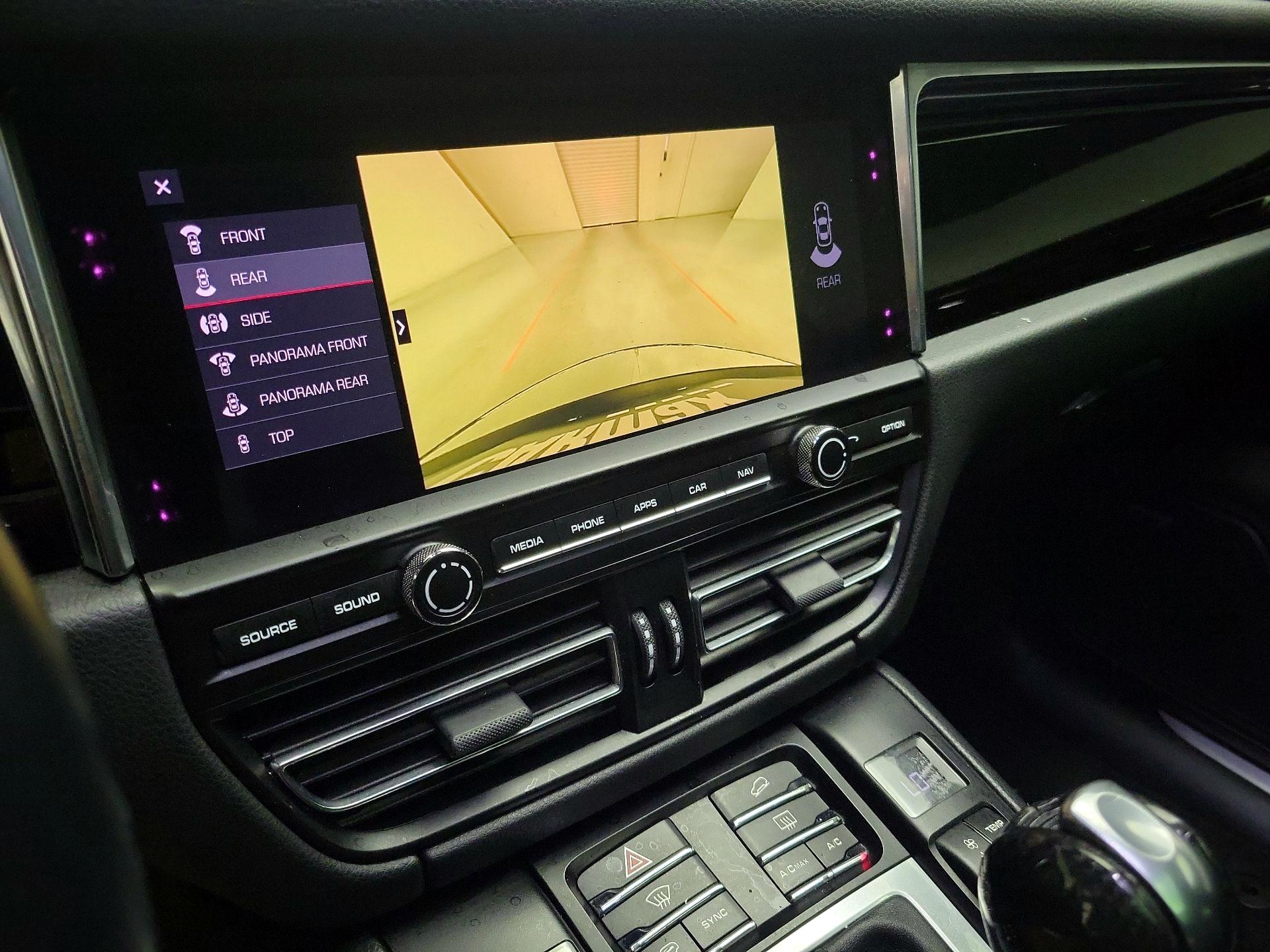 Thumbnail: 2021 Porsche Macan - 15