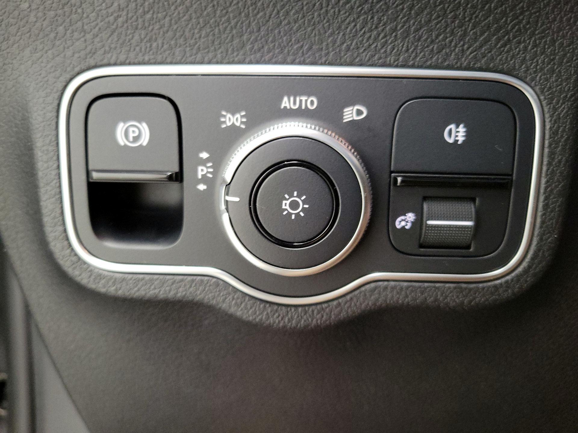 Thumbnail: 2023 Mercedes-Benz GLB - 13