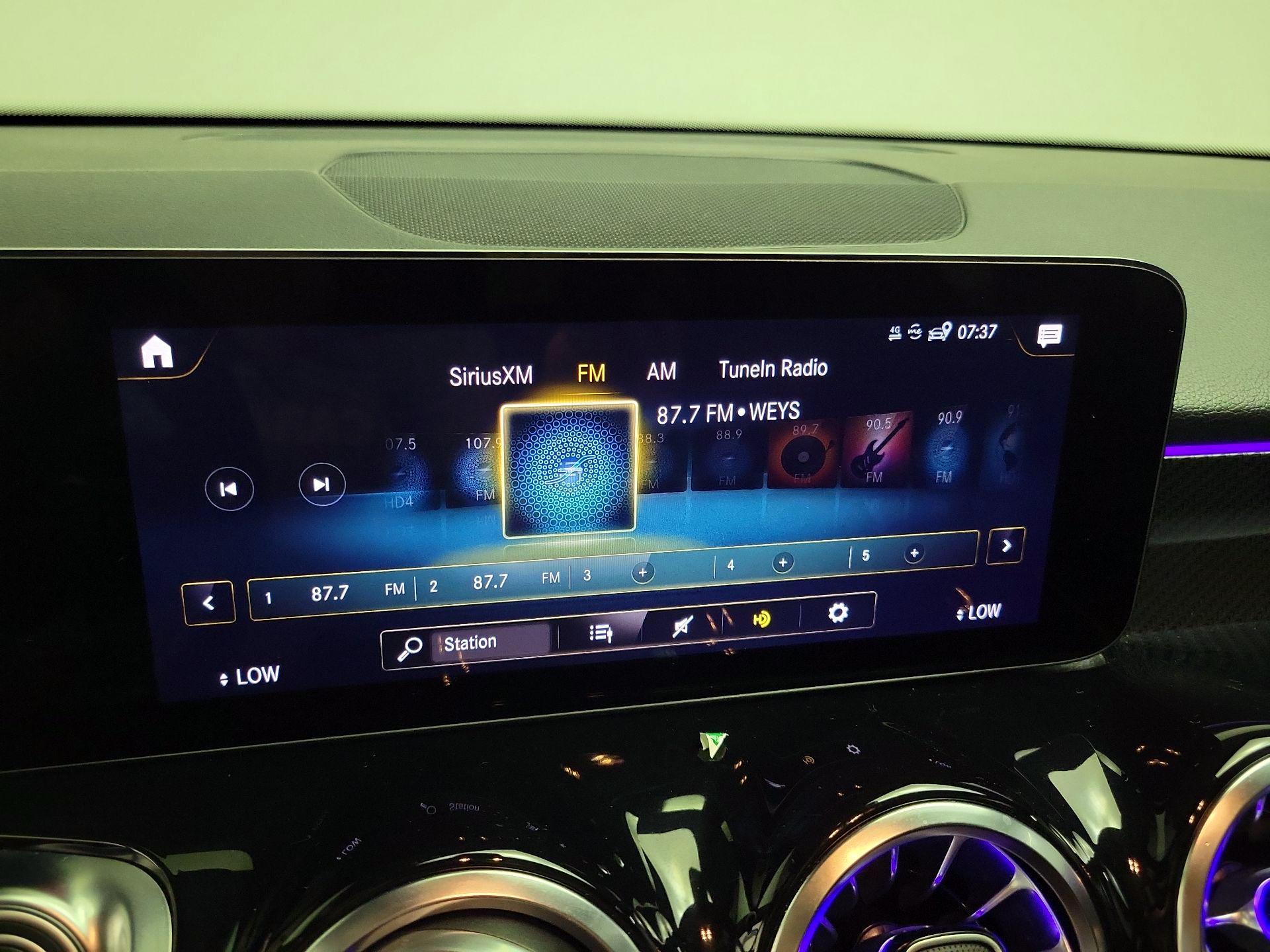 Thumbnail: 2023 Mercedes-Benz GLB - 16