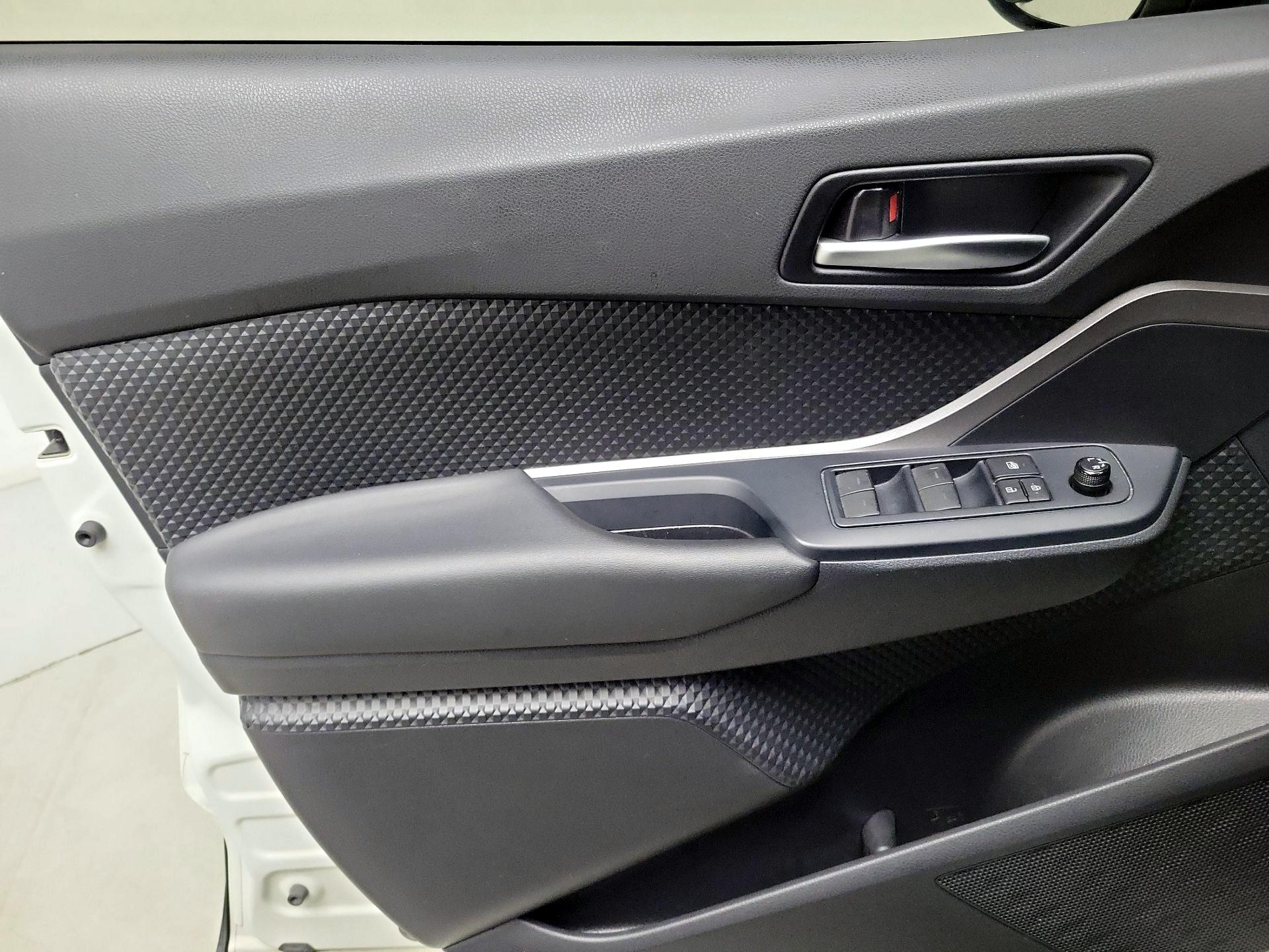 Thumbnail: 2021 Toyota C-HR - 12