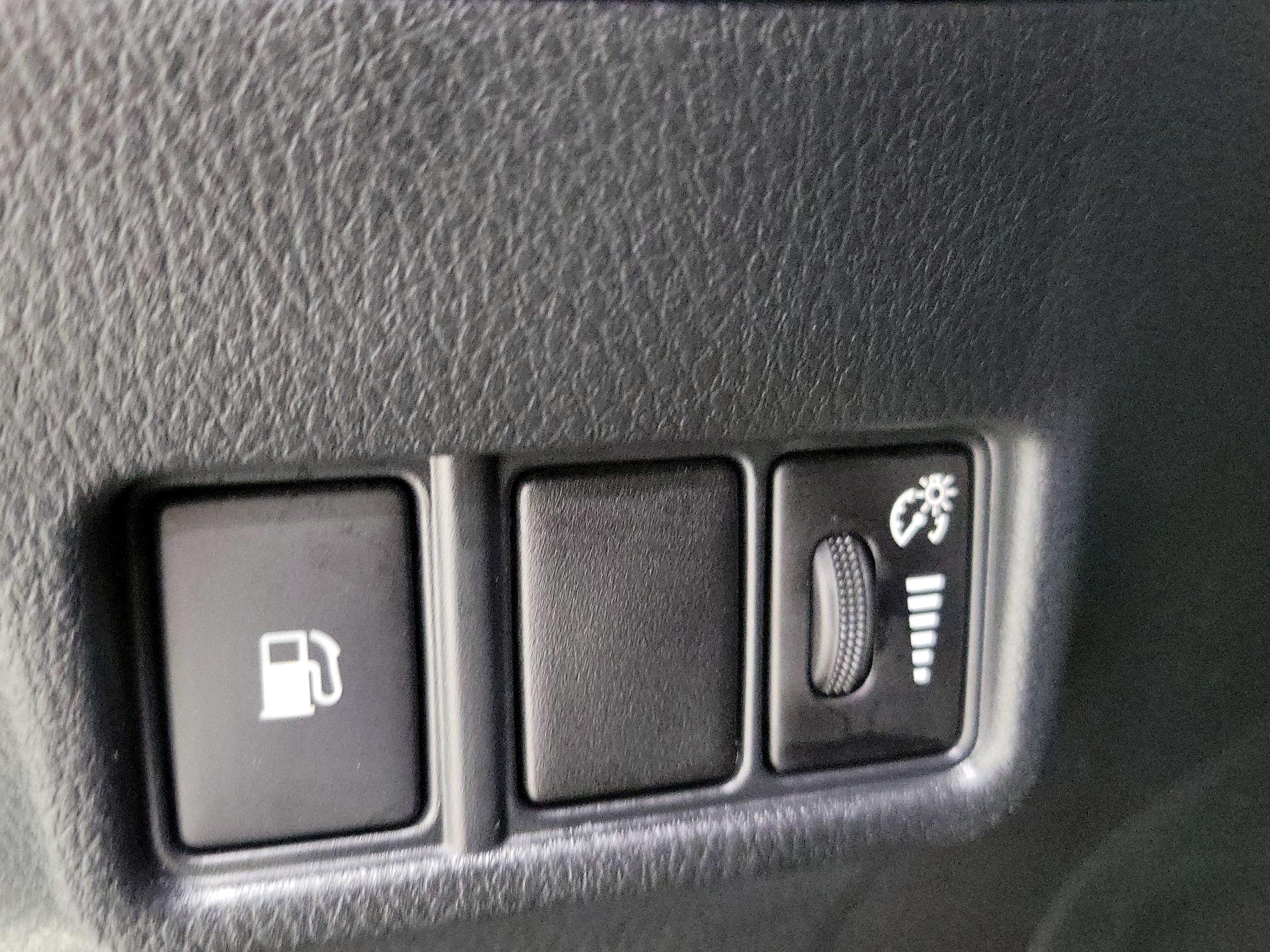 Thumbnail: 2021 Toyota C-HR - 13