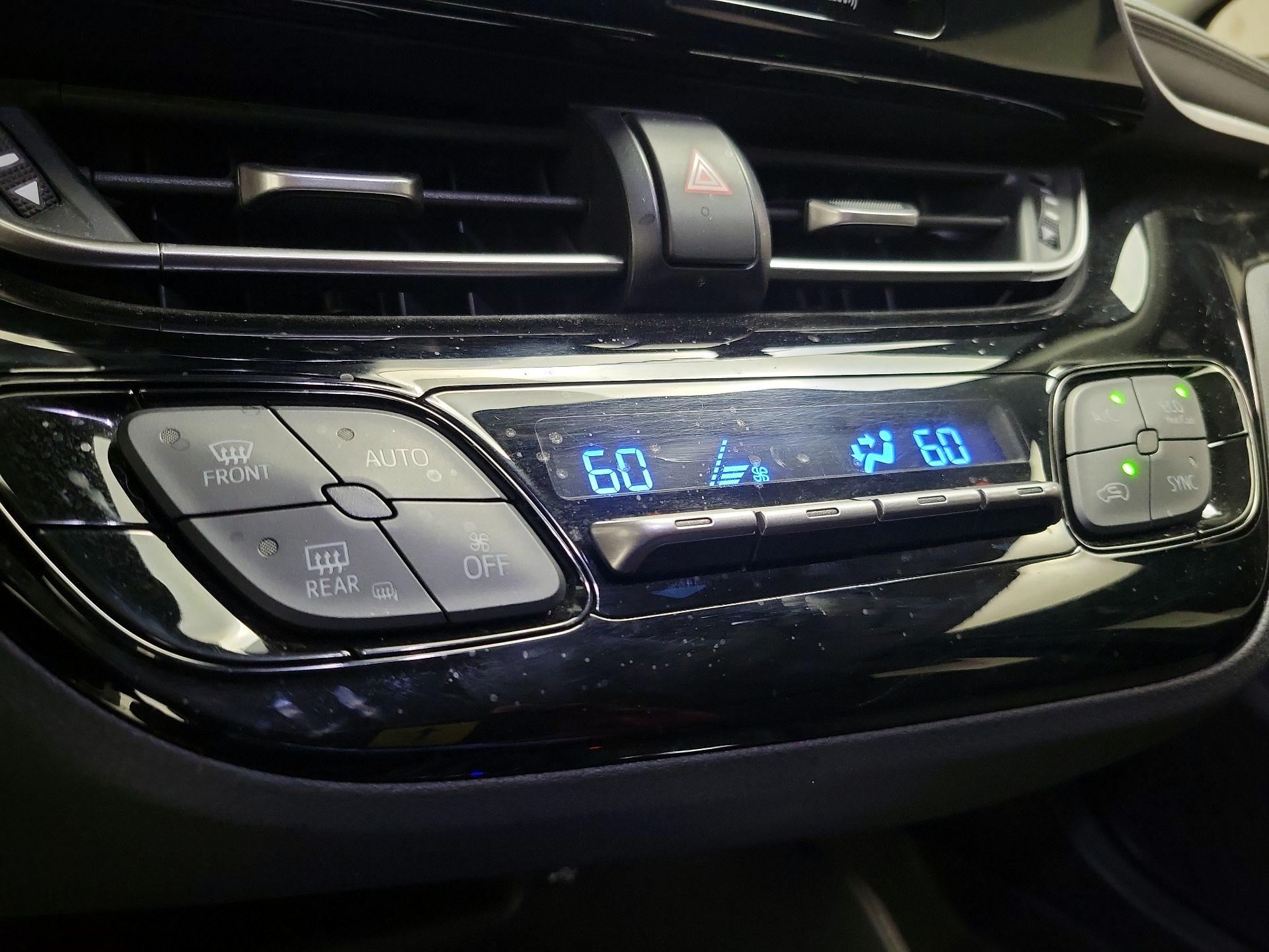 Thumbnail: 2021 Toyota C-HR - 16