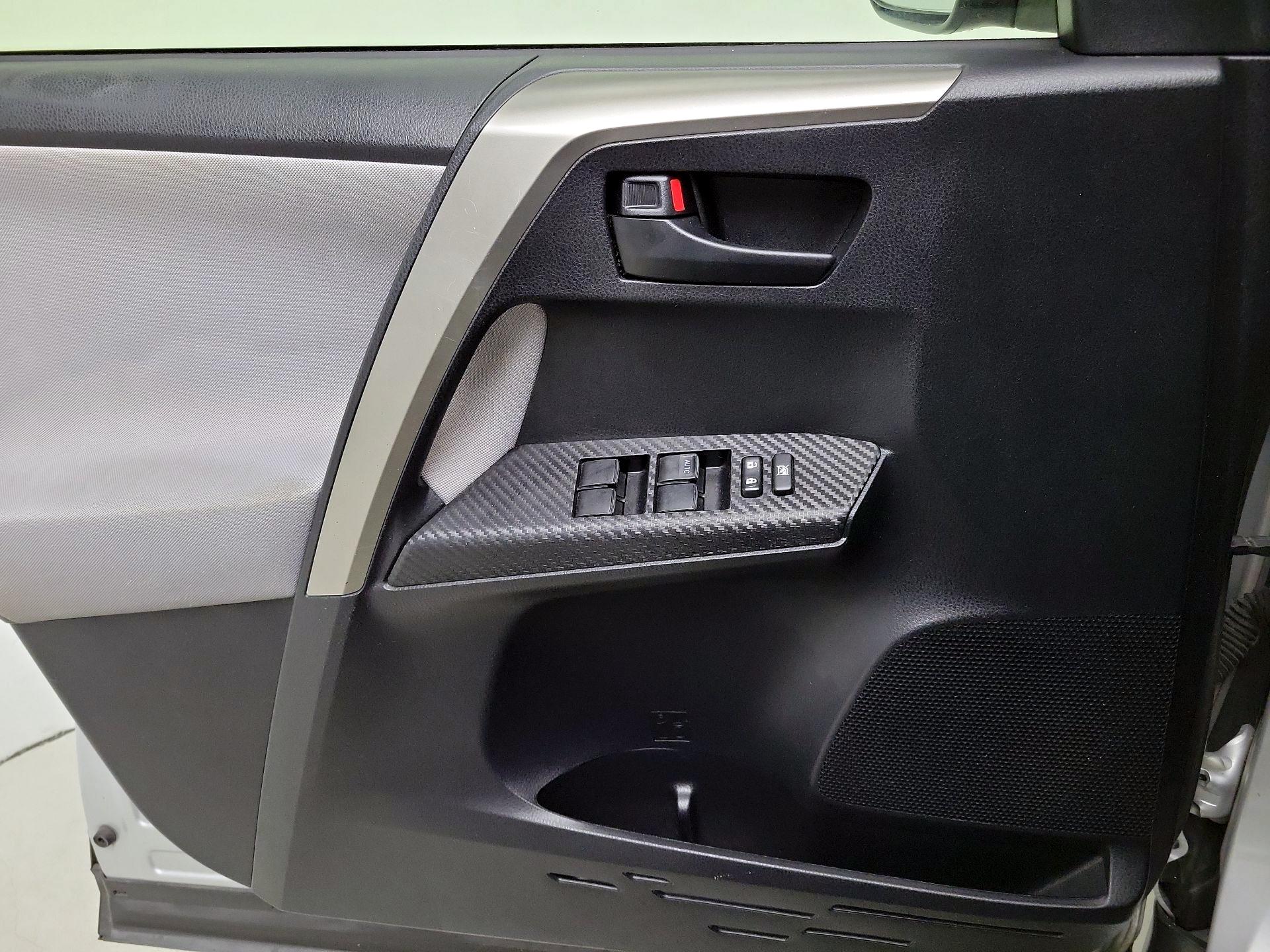 Thumbnail: 2015 Toyota RAV4 - 12