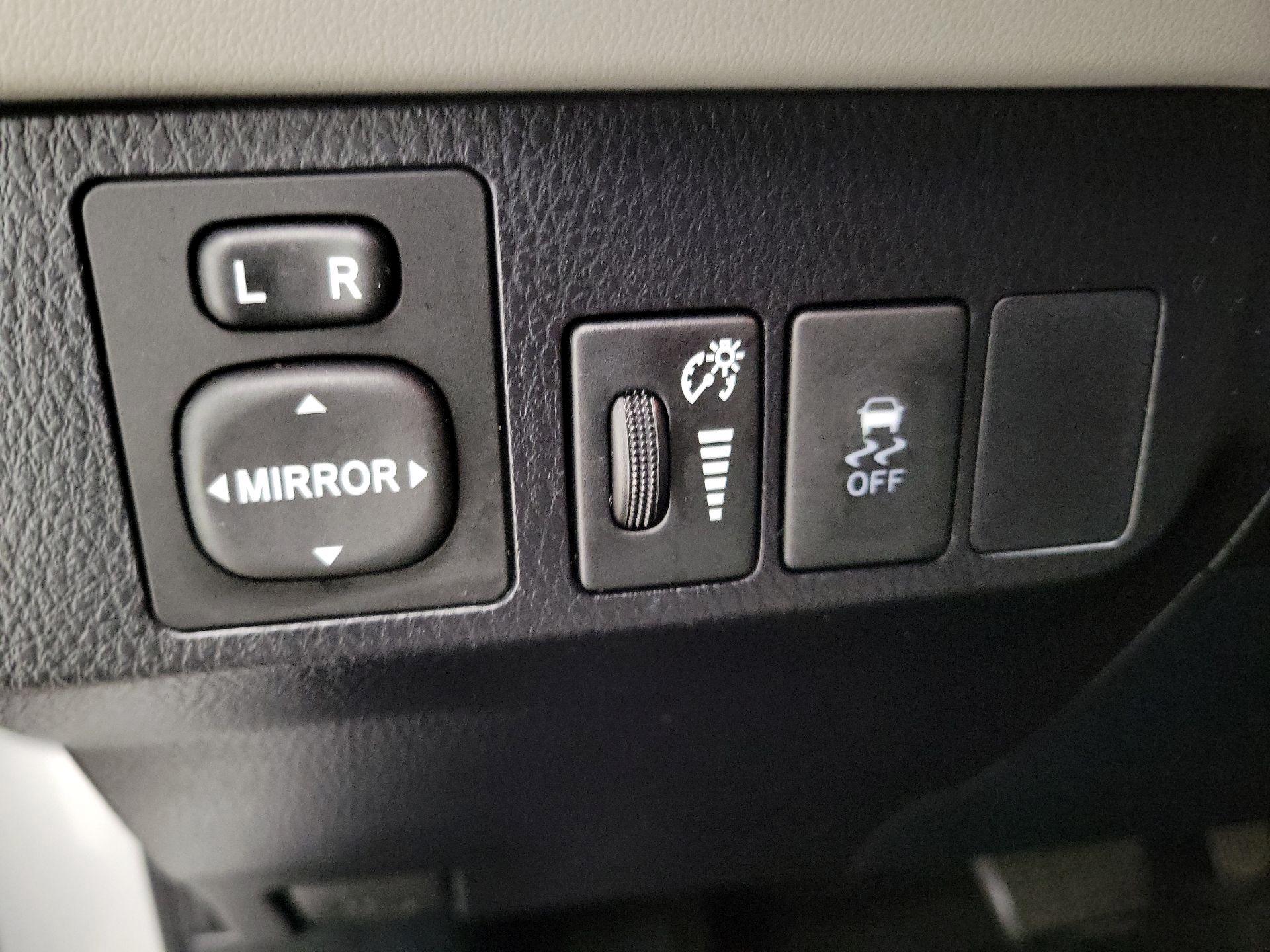 Thumbnail: 2015 Toyota RAV4 - 13